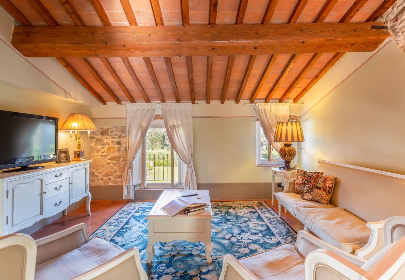 Villa in Pieve a Nievole - Elevate Your Escape: Discover Timeless Charm in a Majestic Retreat Amid Lucca and Florence