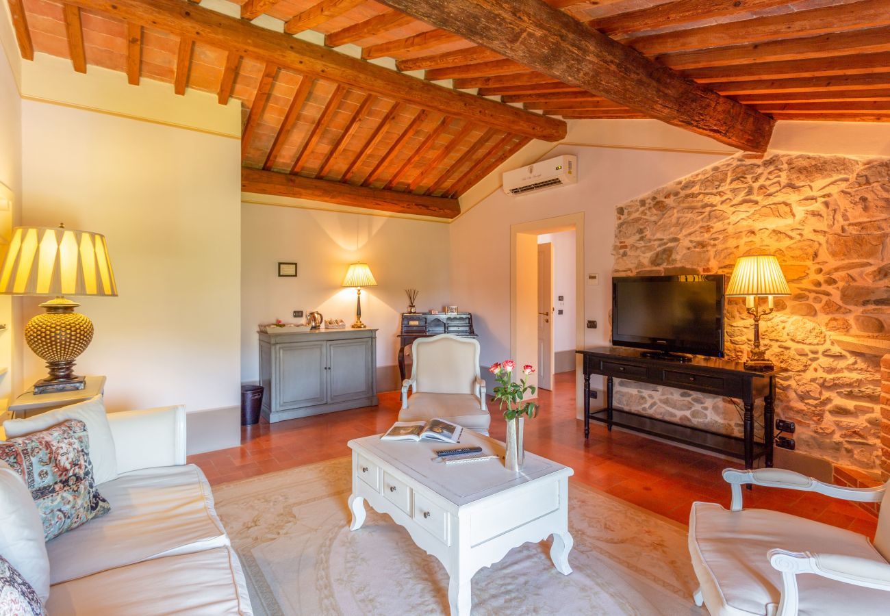 Villa in Pieve a Nievole - Elevate Your Escape: Discover Timeless Charm in a Majestic Retreat Amid Lucca and Florence