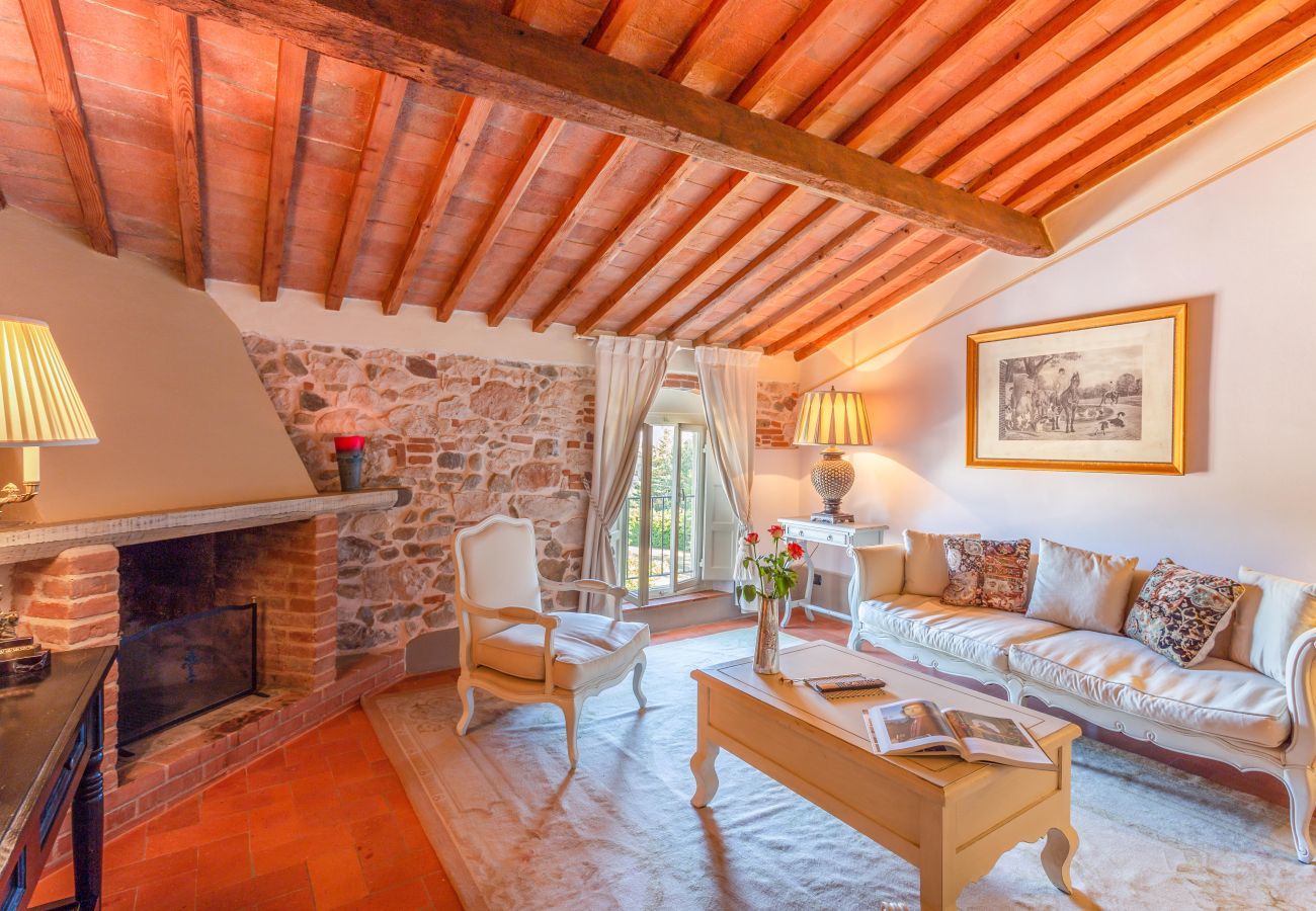 Villa in Pieve a Nievole - Elevate Your Escape: Discover Timeless Charm in a Majestic Retreat Amid Lucca and Florence