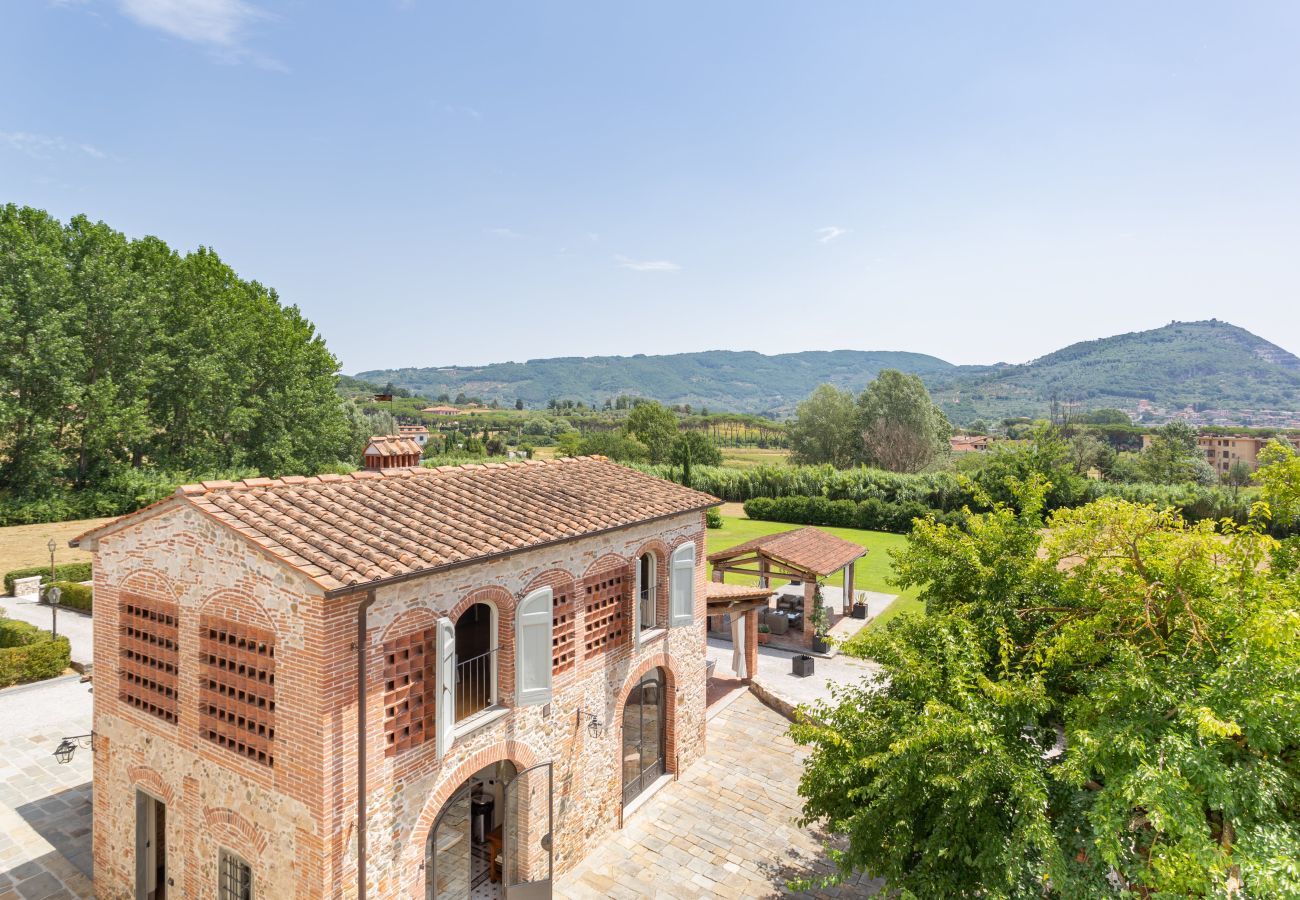 Villa in Pieve a Nievole - Elevate Your Escape: Discover Timeless Charm in a Majestic Retreat Amid Lucca and Florence