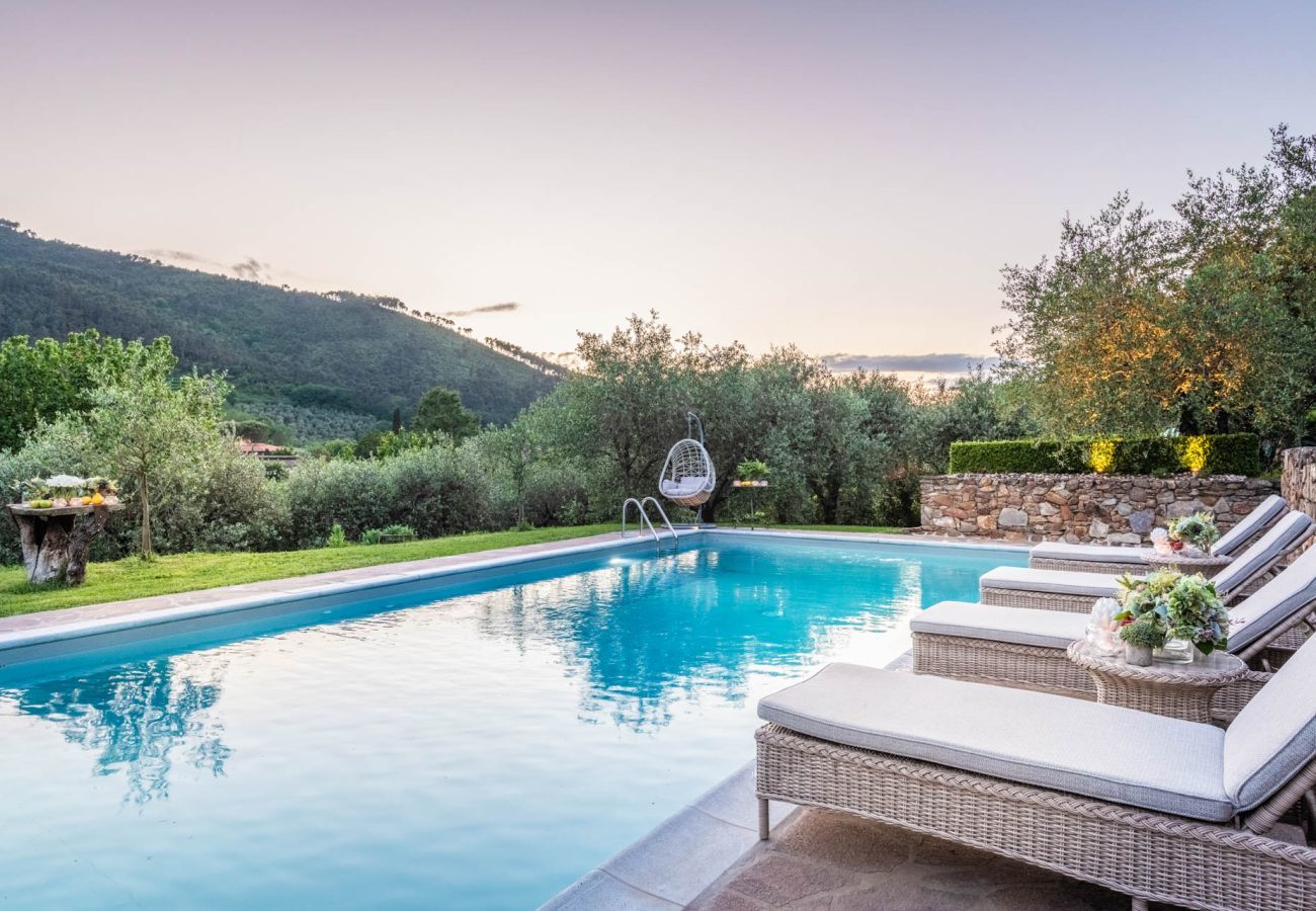 Villa in Capannori - Citrus Charm Farmhouse, a Country Villa with Pool on the hills of Lucca