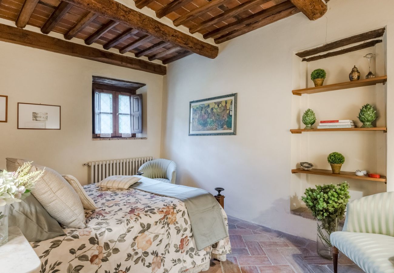 Villa in Capannori - Citrus Charm Farmhouse, a Country Villa with Pool on the hills of Lucca