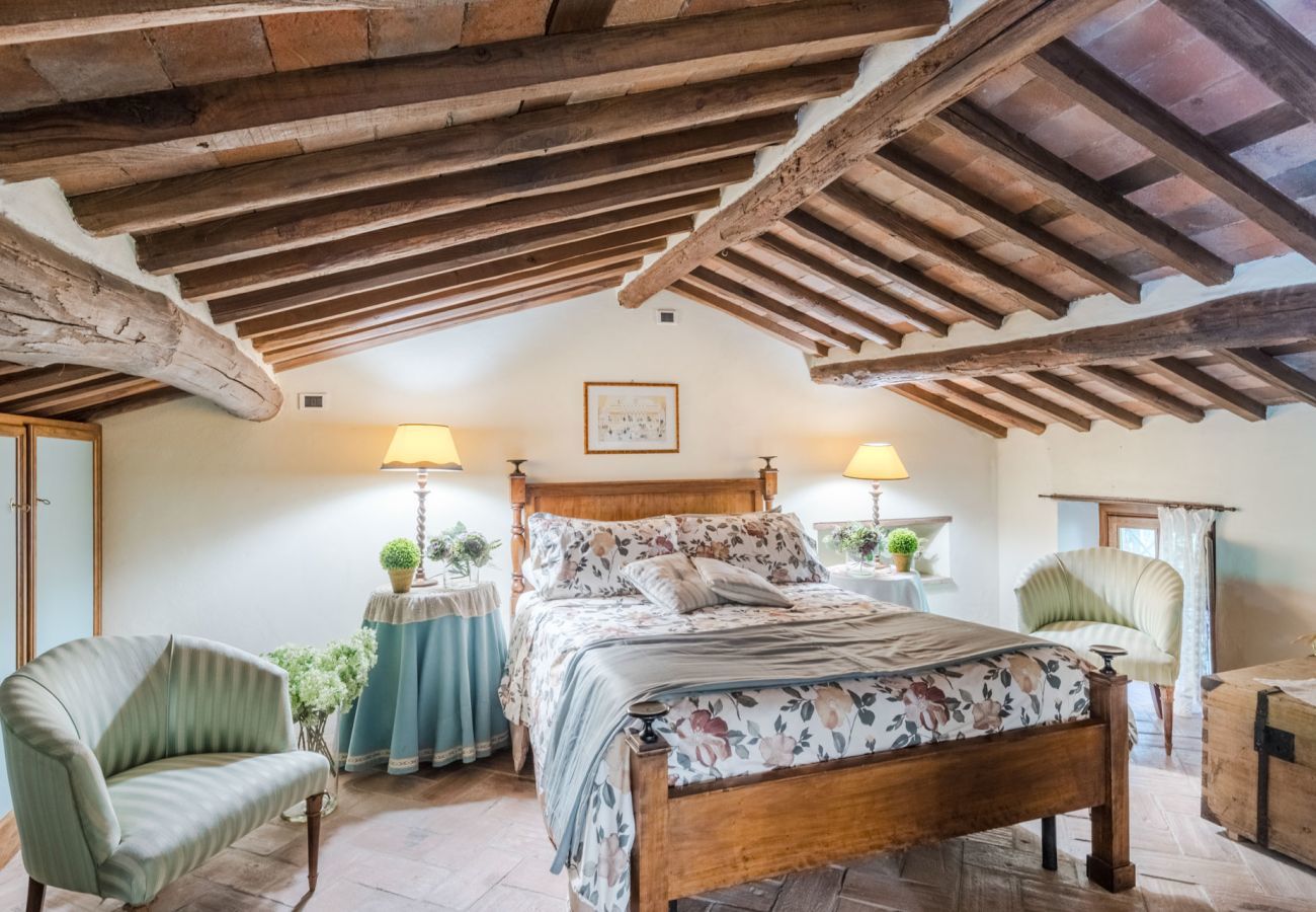 Villa in Capannori - Citrus Charm Farmhouse, a Country Villa with Pool on the hills of Lucca