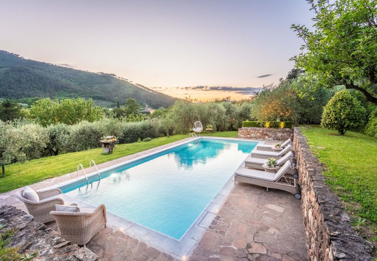 Villa in Capannori - Citrus Charm Farmhouse, a Country Villa with Pool on the hills of Lucca