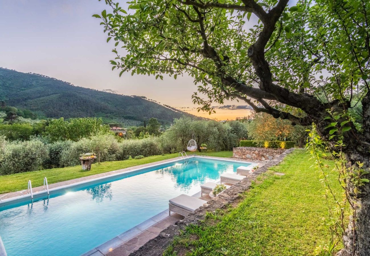 Villa in Capannori - Citrus Charm Farmhouse, a Country Villa with Pool on the hills of Lucca