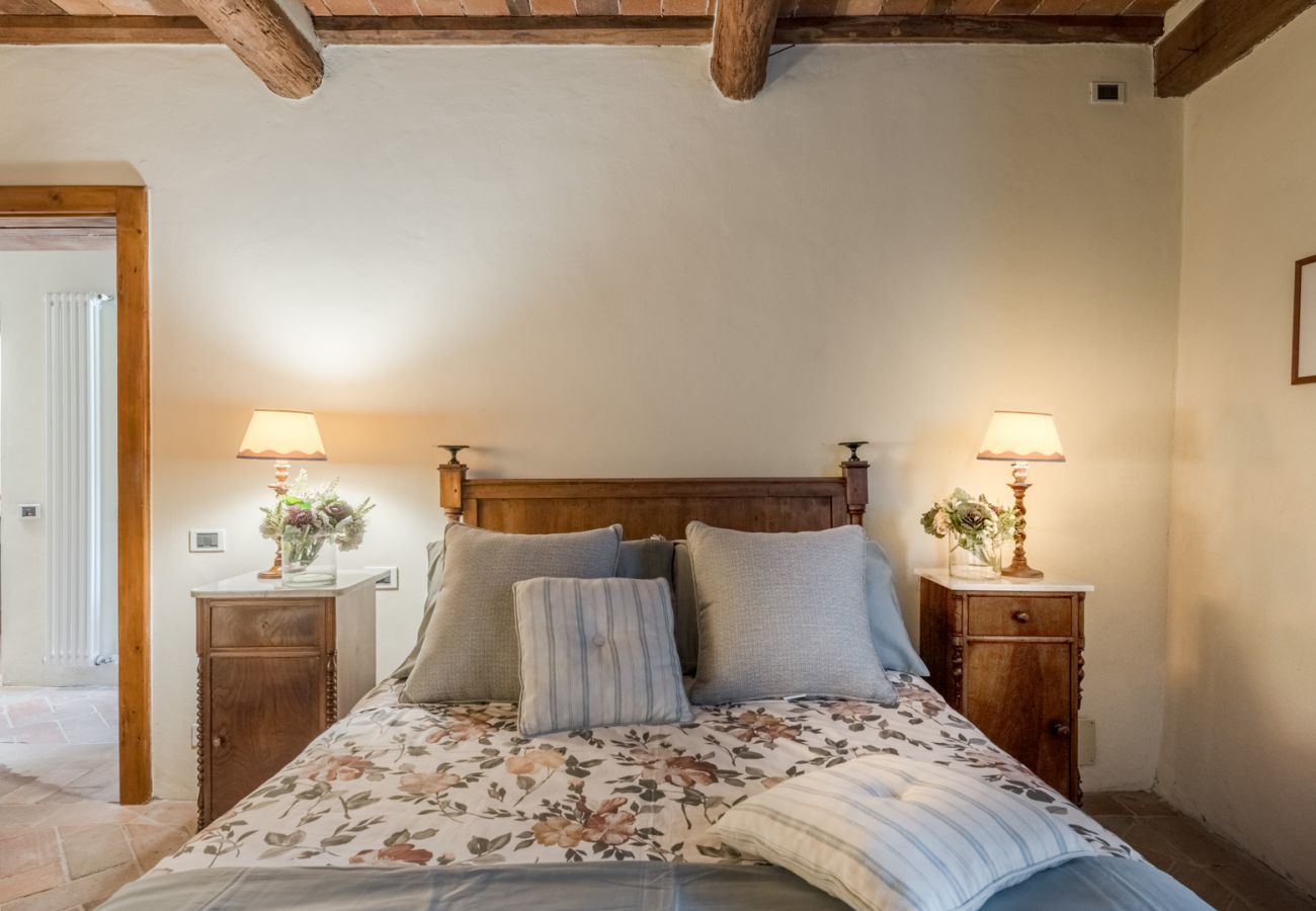 Villa in Capannori - Citrus Charm Farmhouse, a Country Villa with Pool on the hills of Lucca