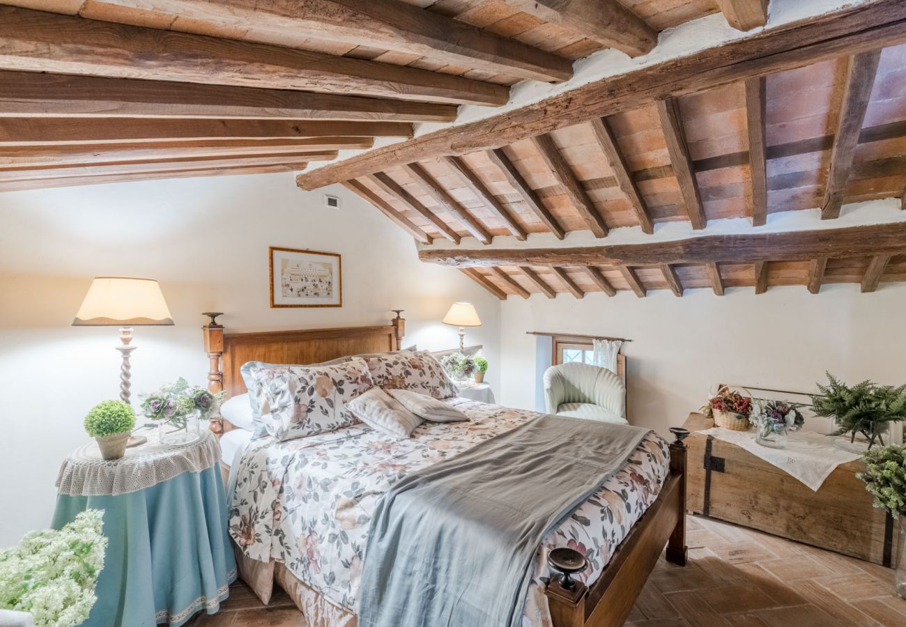 Villa in Capannori - Citrus Charm Farmhouse, a Country Villa with Pool on the hills of Lucca