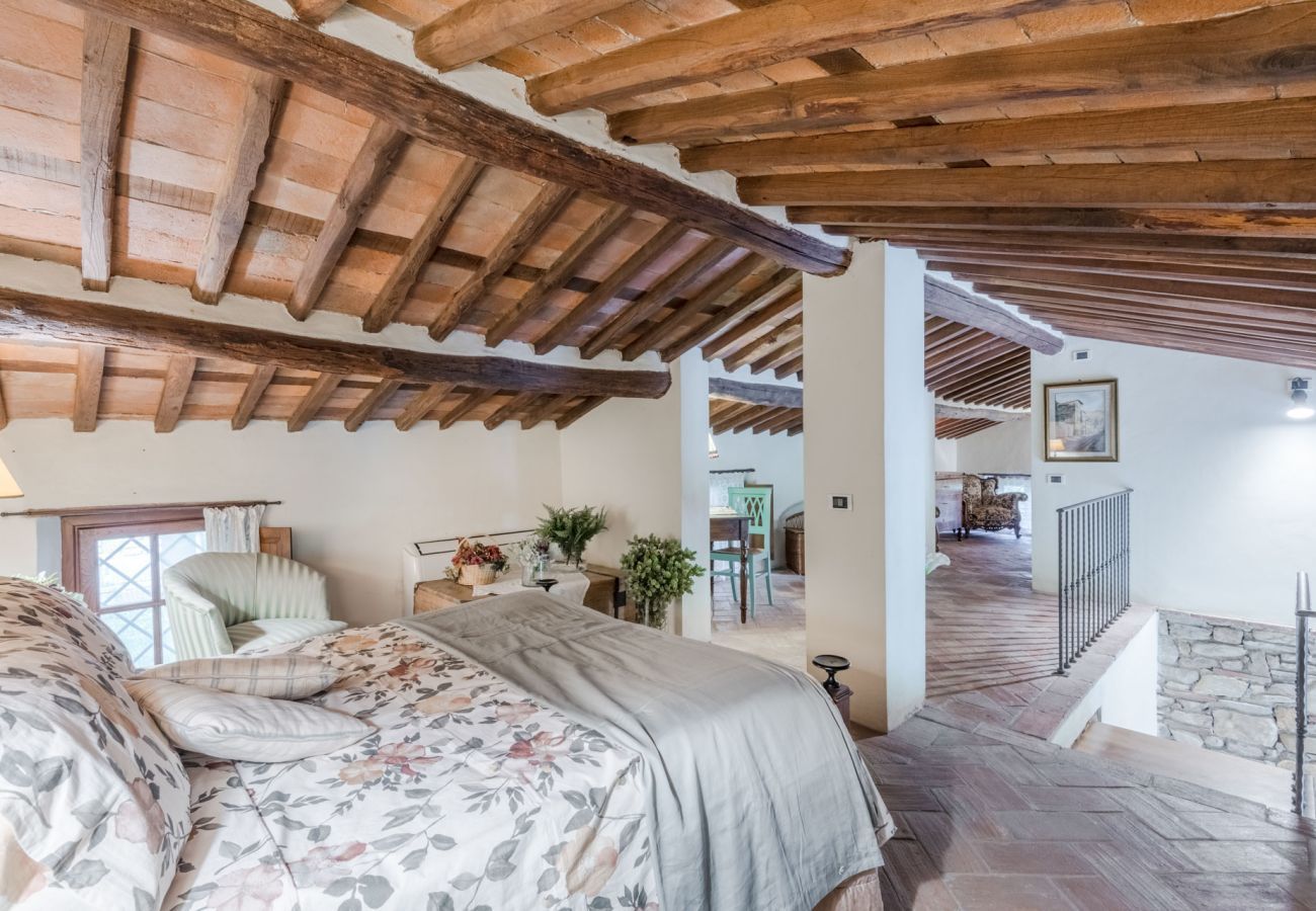 Villa in Capannori - Citrus Charm Farmhouse, a Country Villa with Pool on the hills of Lucca