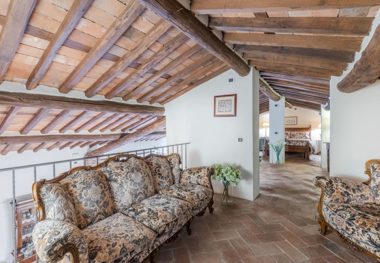 Villa in Capannori - Citrus Charm Farmhouse, a Country Villa with Pool on the hills of Lucca