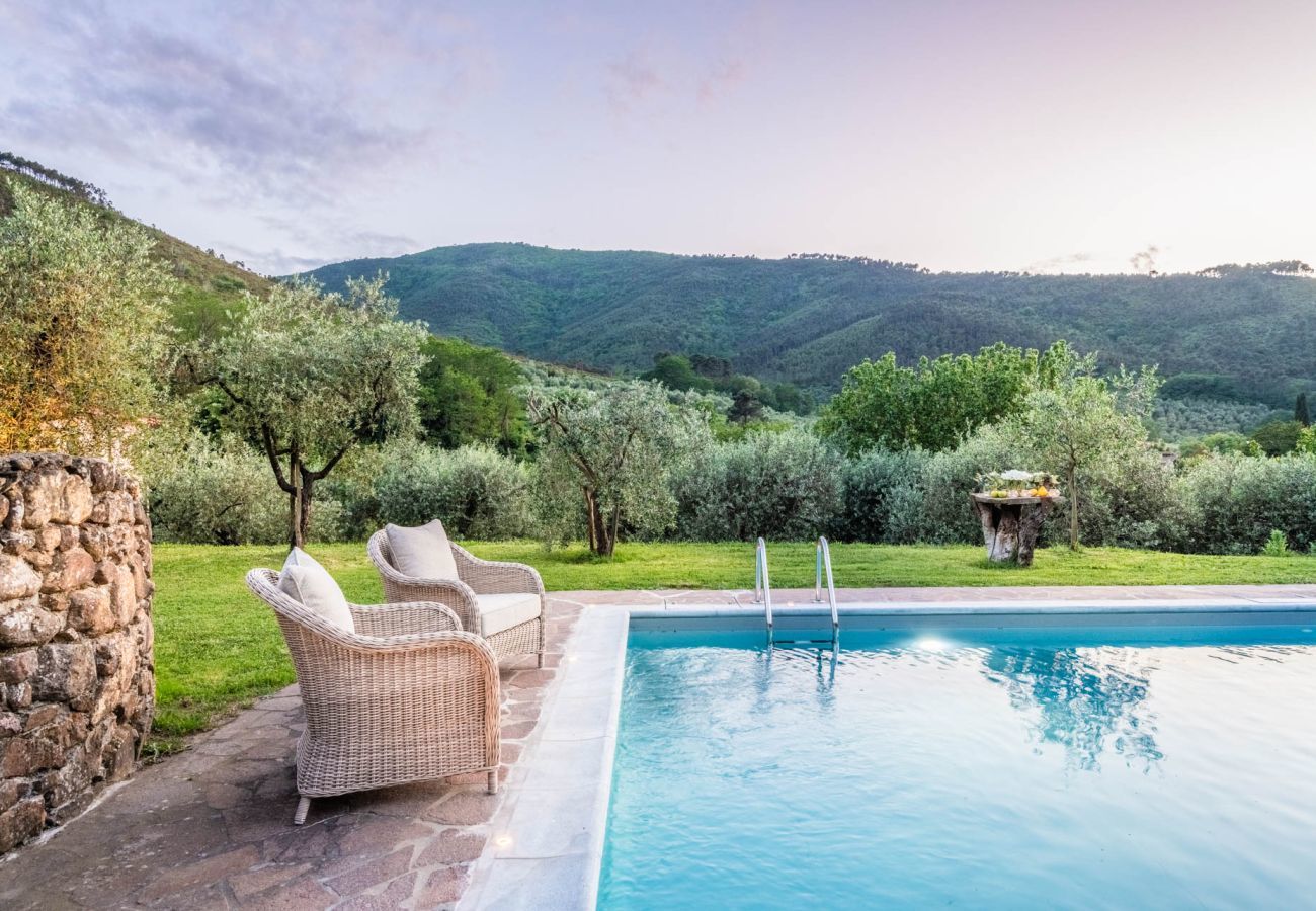 Villa in Capannori - Citrus Charm Farmhouse, a Country Villa with Pool on the hills of Lucca