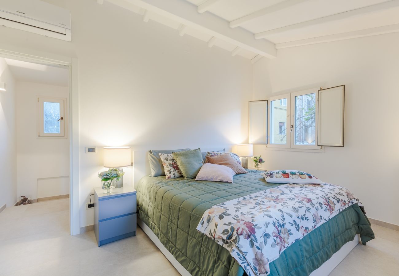 Ferienwohnung in Lucca - The City Oasis, a Villa inside Lucca with Private Garden