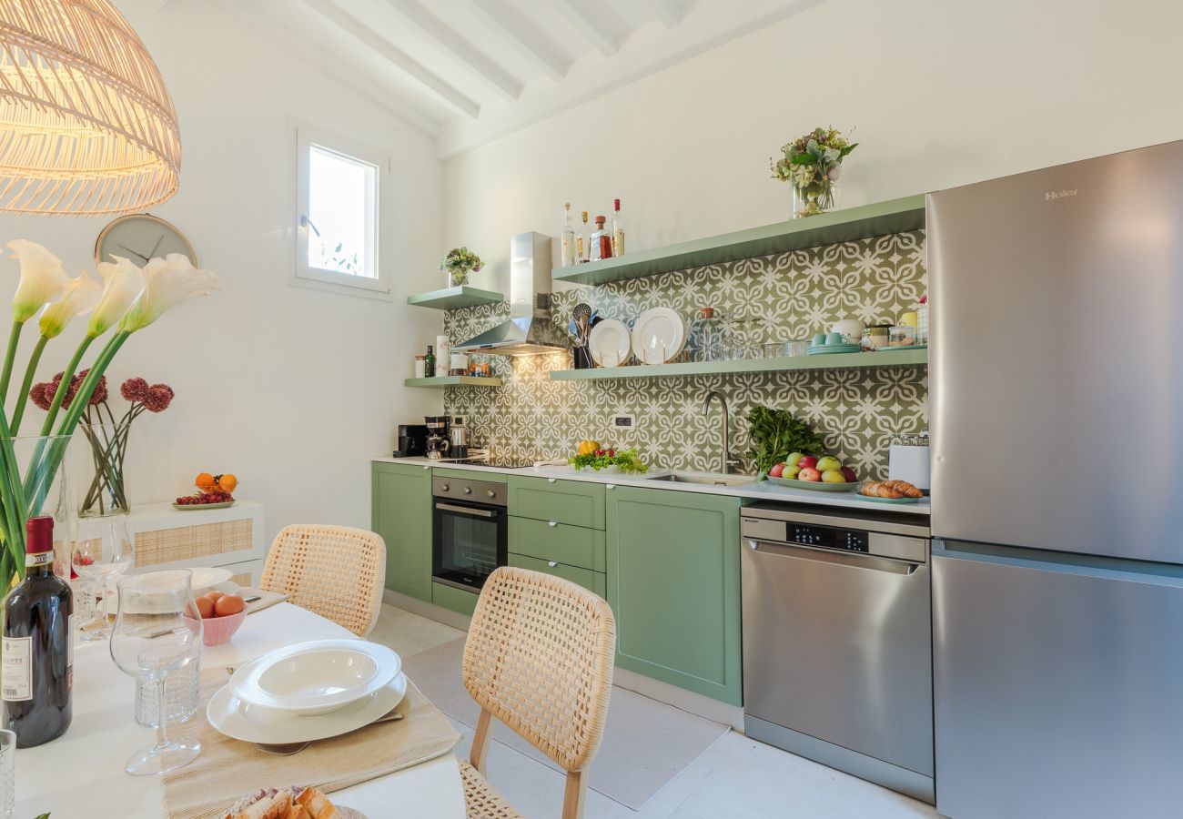 Ferienwohnung in Lucca - The City Oasis, a Villa inside Lucca with Private Garden