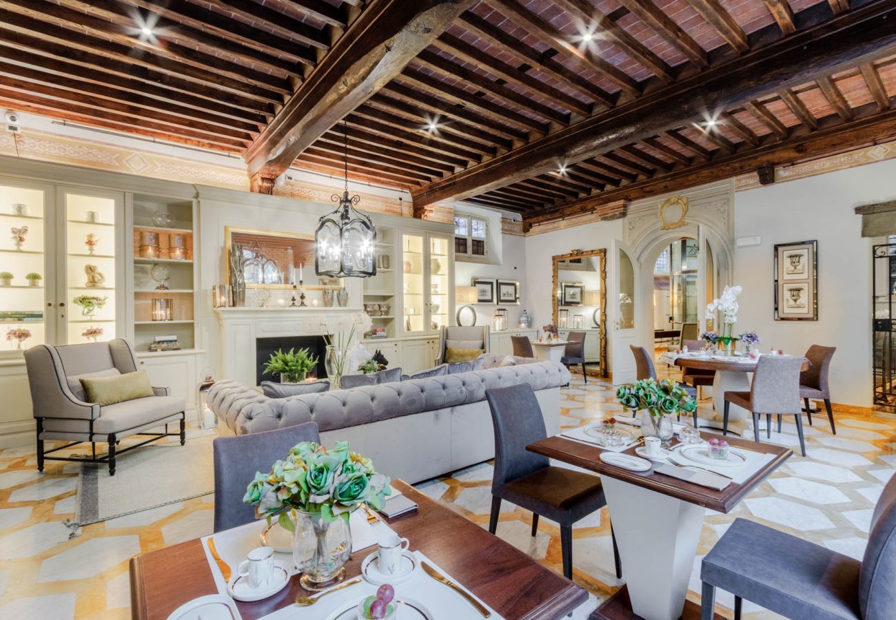 Ferienwohnung in Lucca - The Lucca Heritage Retreat, a Spacious Home with Outdoor inside the Walls of Lucca