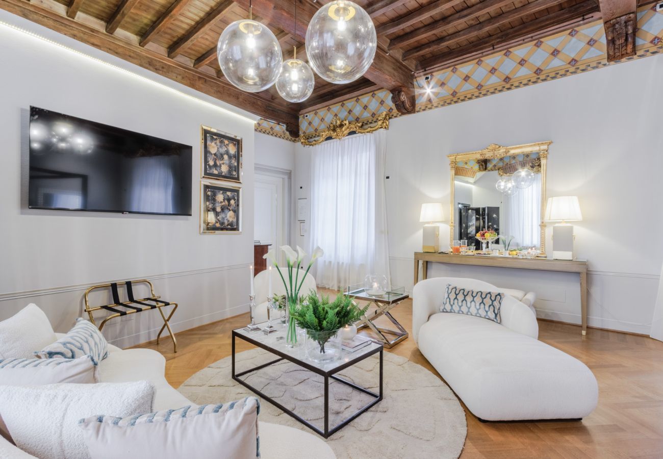 Ferienwohnung in Lucca - The Lucca Heritage Retreat, a Spacious Home with Outdoor inside the Walls of Lucca