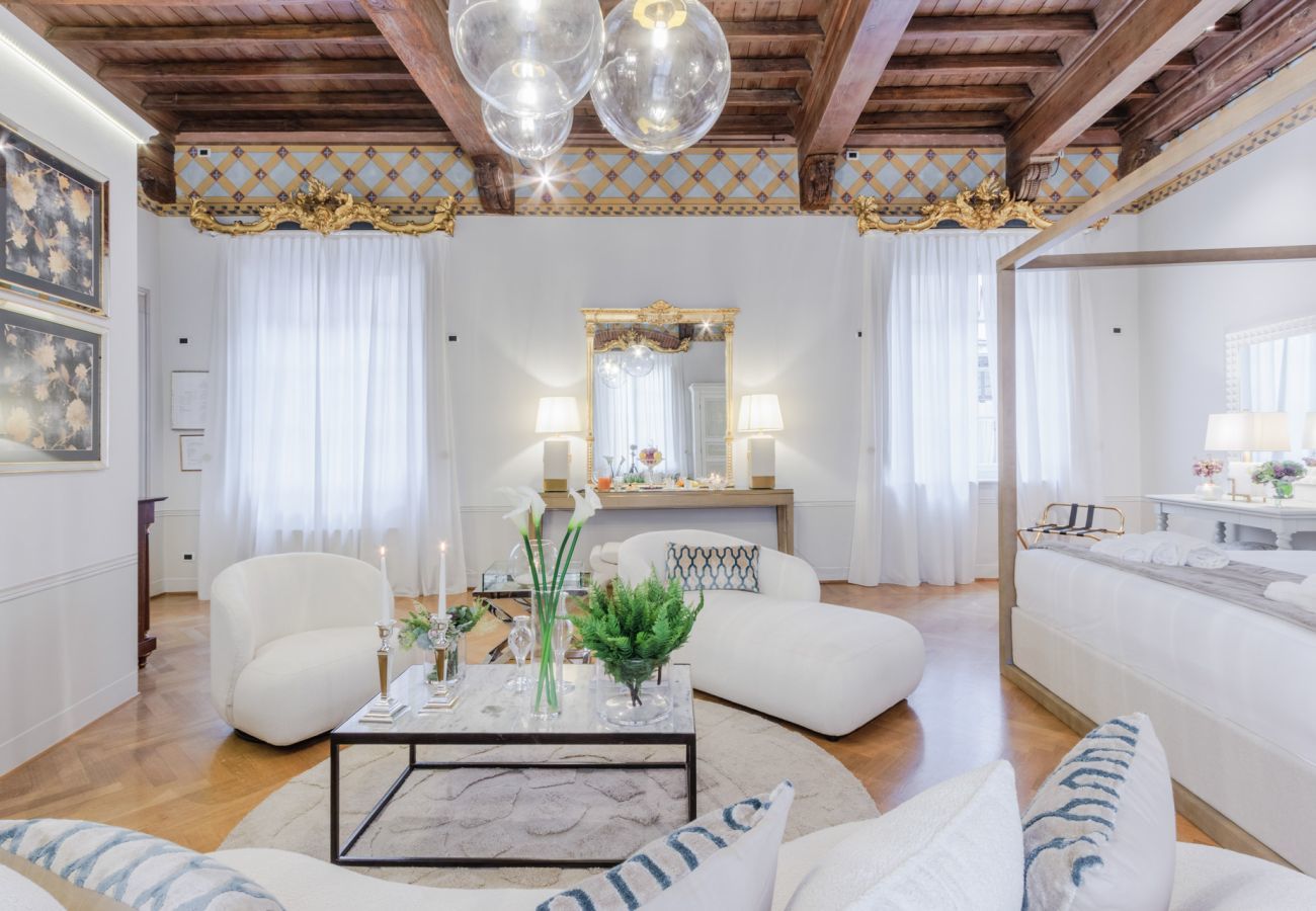 Ferienwohnung in Lucca - The Lucca Heritage Retreat, a Spacious Home with Outdoor inside the Walls of Lucca