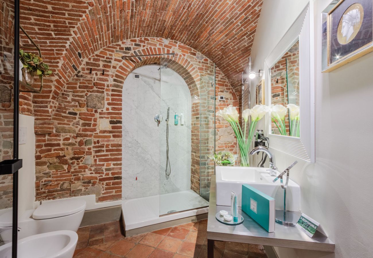 Ferienwohnung in Lucca - The Lucca Heritage Retreat, a Spacious Home with Outdoor inside the Walls of Lucca