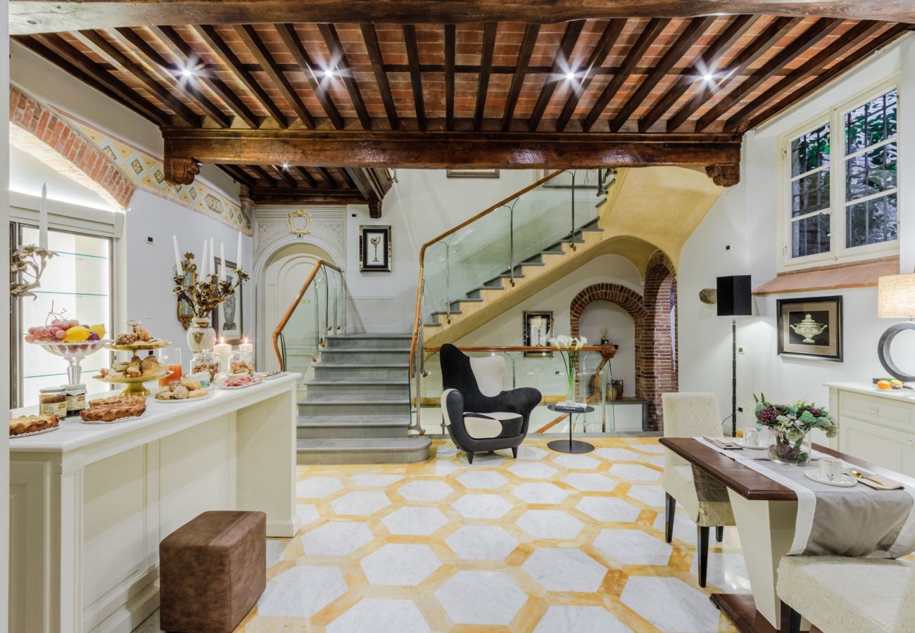 Ferienwohnung in Lucca - The Lucca Heritage Retreat, a Spacious Home with Outdoor inside the Walls of Lucca