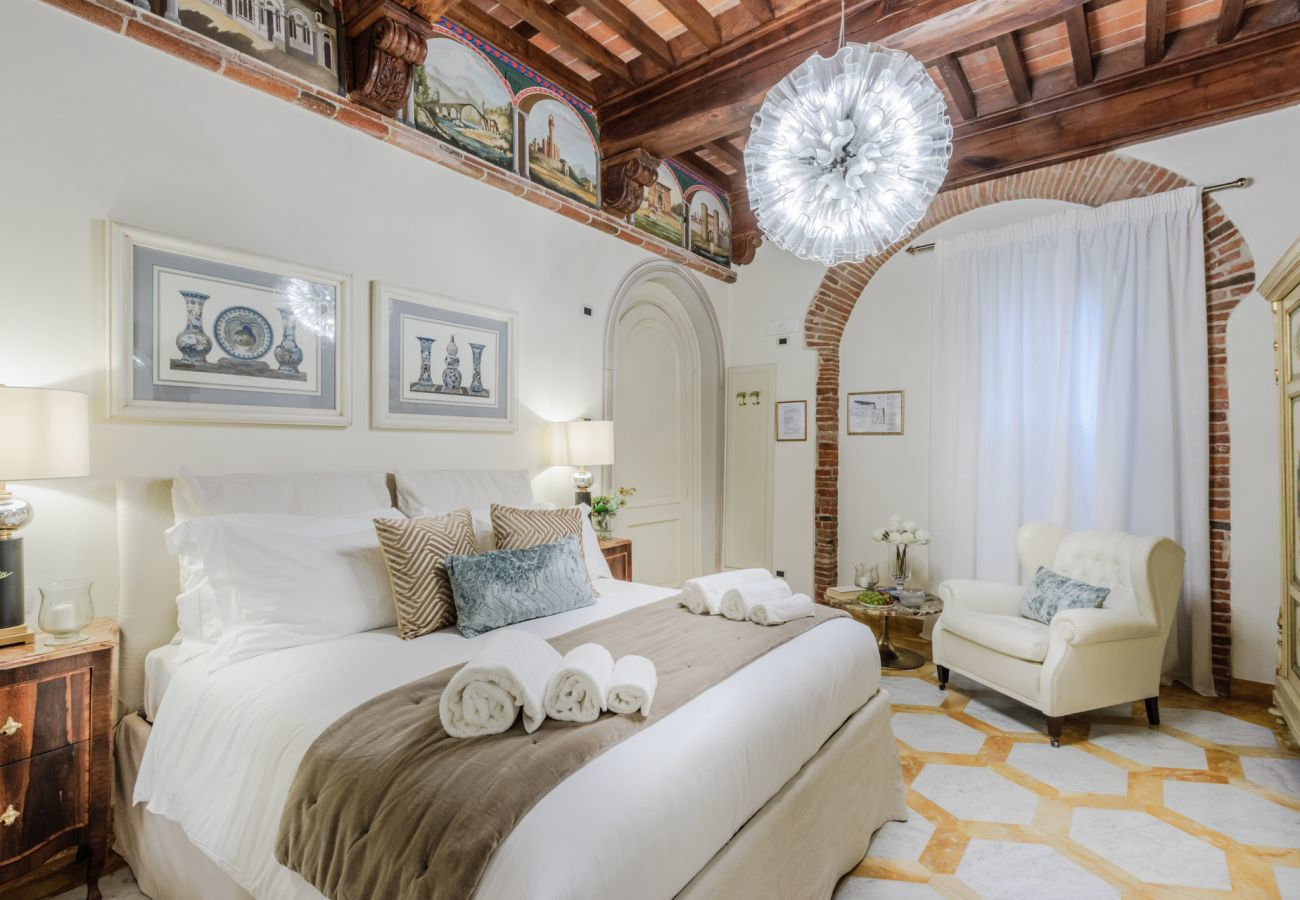 Ferienwohnung in Lucca - The Lucca Heritage Retreat, a Spacious Home with Outdoor inside the Walls of Lucca