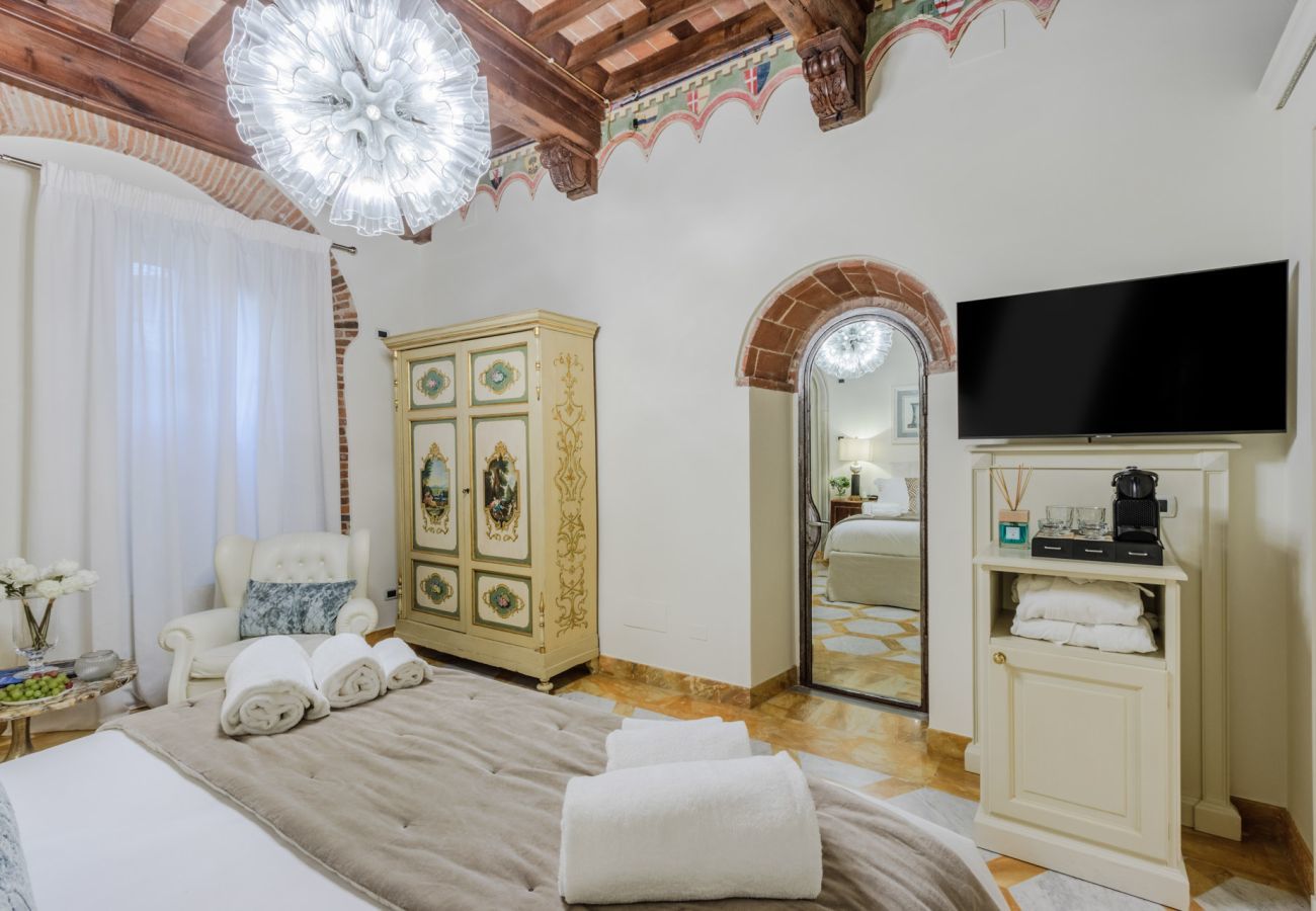 Ferienwohnung in Lucca - The Lucca Heritage Retreat, a Spacious Home with Outdoor inside the Walls of Lucca