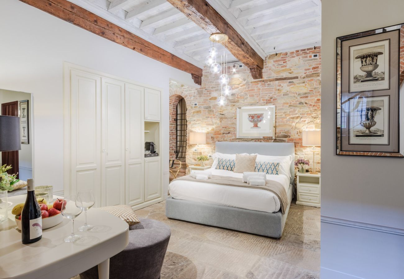 Ferienwohnung in Lucca - The Lucca Heritage Retreat, a Spacious Home with Outdoor inside the Walls of Lucca