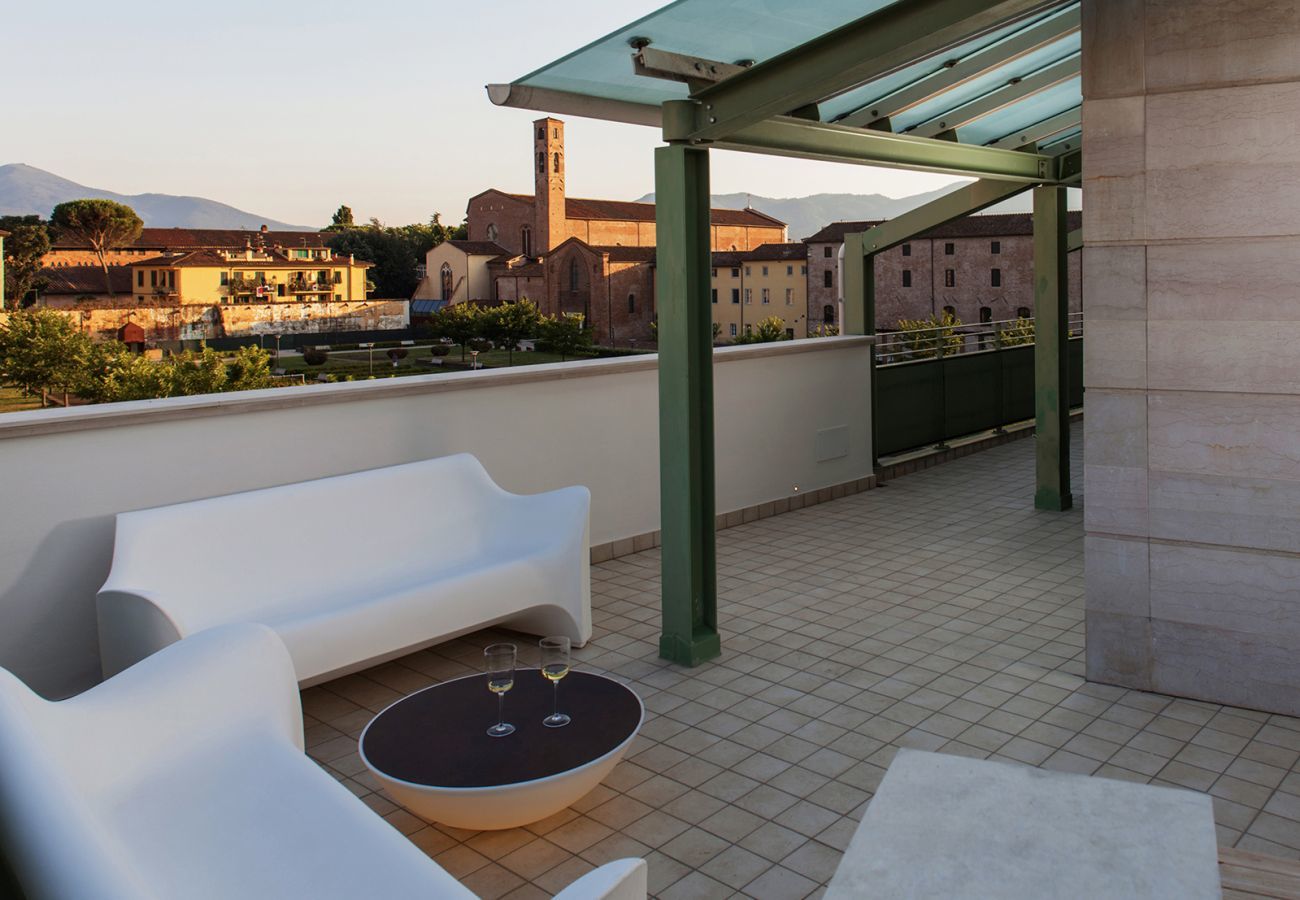 Ferienwohnung in Lucca - Canticle Lucca Luxury Apartment with Elevator, Terrace, Parking and Jacuzzi