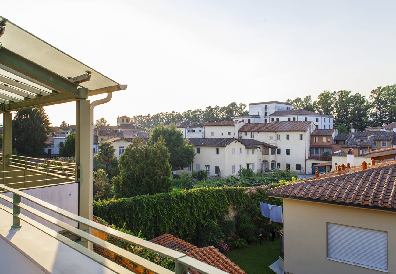 Ferienwohnung in Lucca - Canticle Lucca Luxury Apartment with Elevator, Terrace, Parking and Jacuzzi