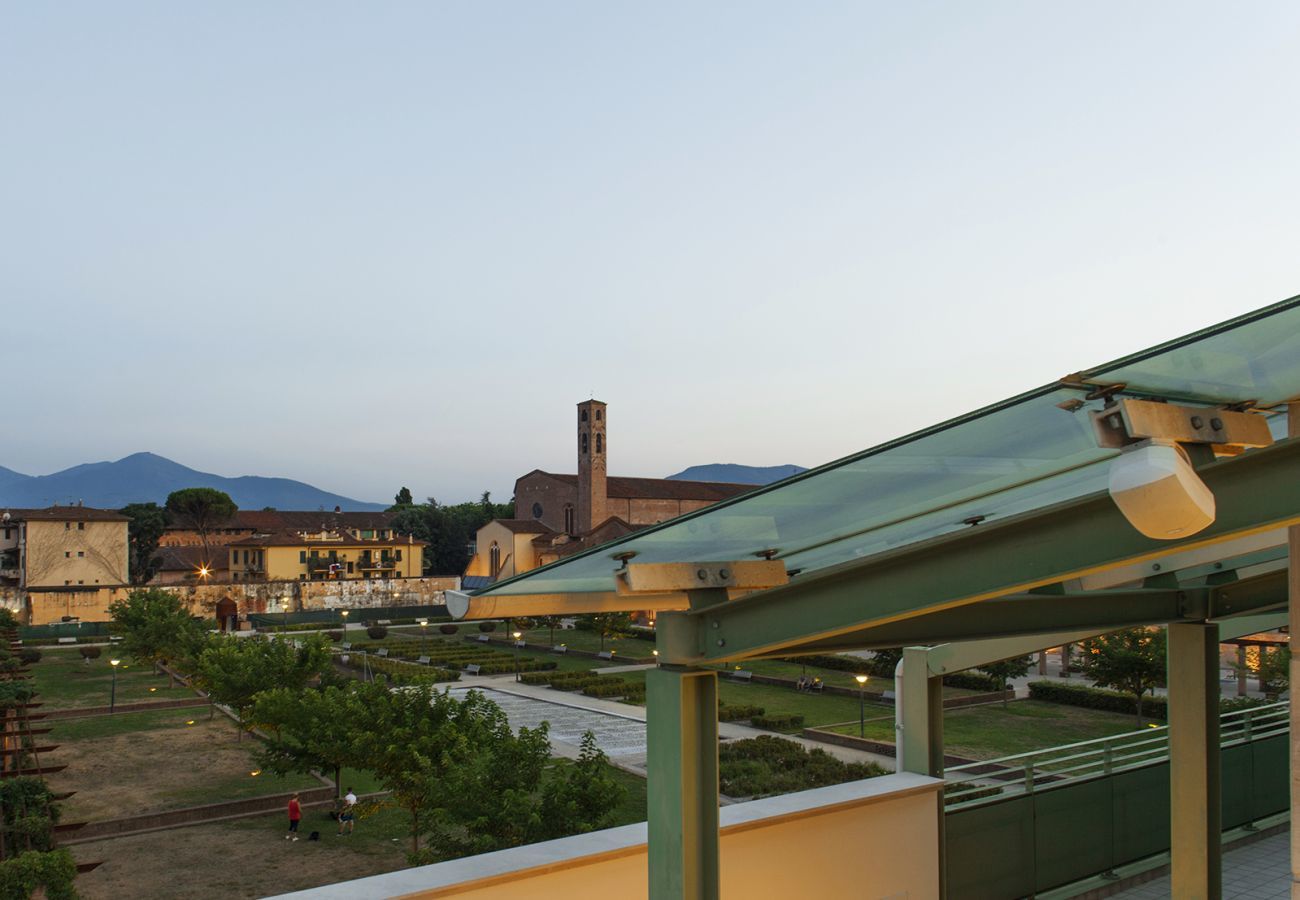 Ferienwohnung in Lucca - Canticle Lucca Luxury Apartment with Elevator, Terrace, Parking and Jacuzzi