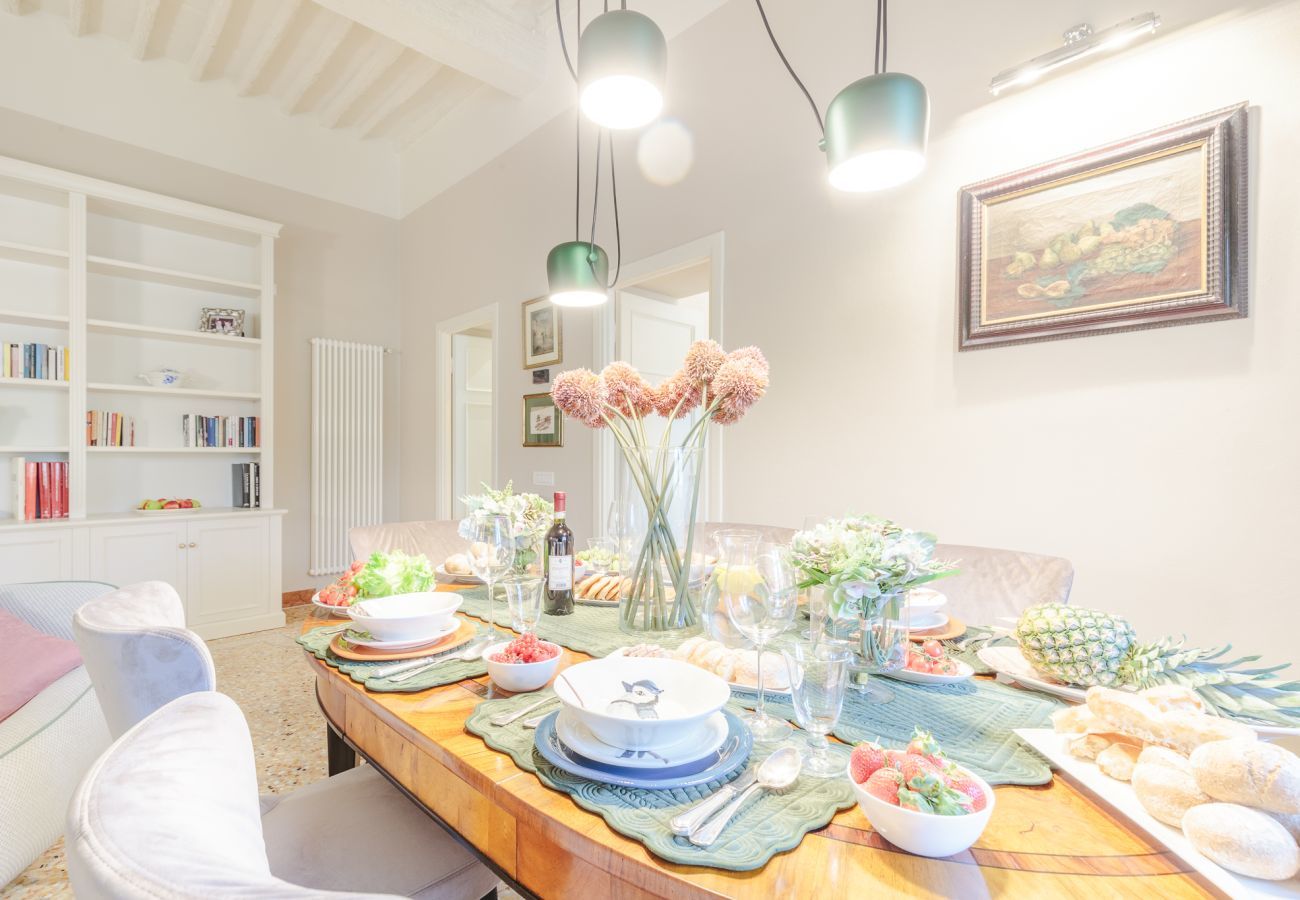 Ferienwohnung in Lucca - Elevate Your Living: Heritage Meets Modernity