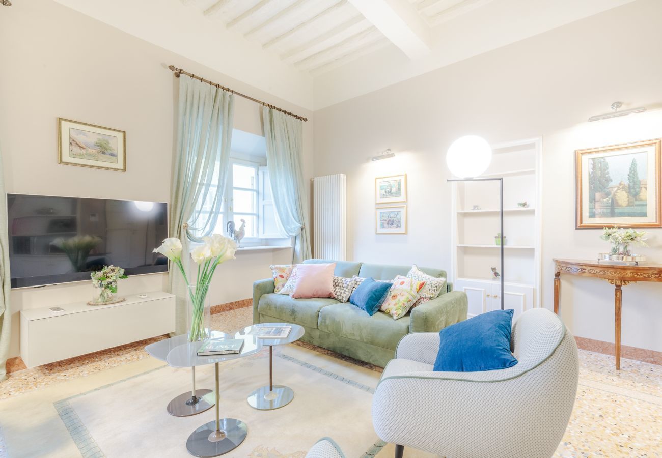 Ferienwohnung in Lucca - Elevate Your Living: Heritage Meets Modernity