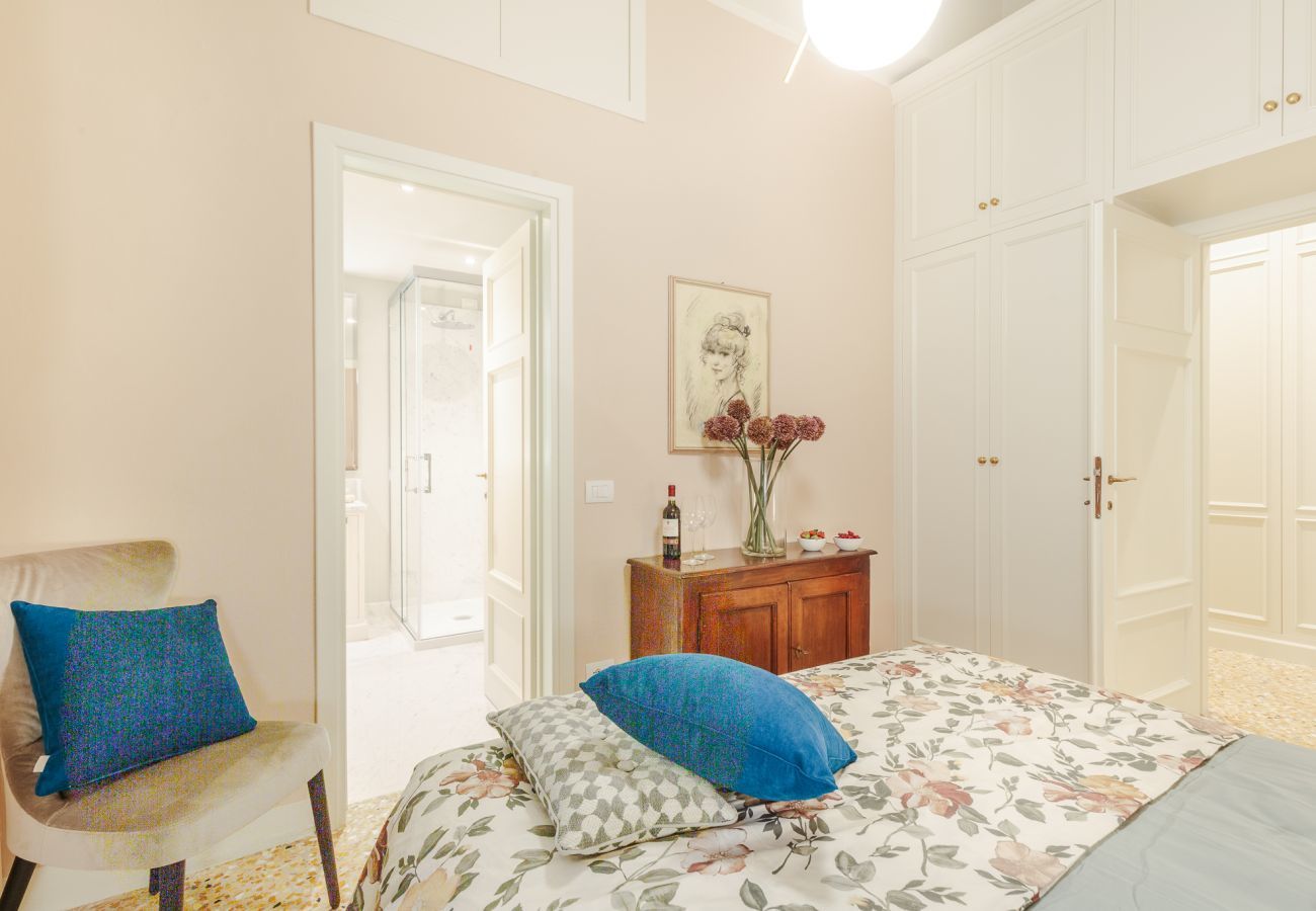 Ferienwohnung in Lucca - Elevate Your Living: Heritage Meets Modernity