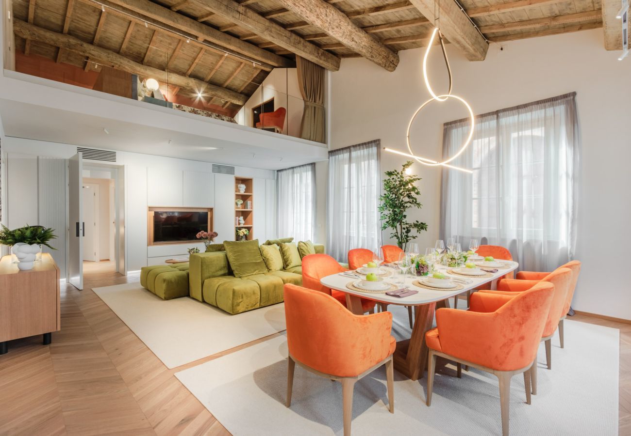 Ferienwohnung in Lucca - Victory Penthouse Contemporary 3 Bedroom Luxury Apartment with Balcony in Lucca