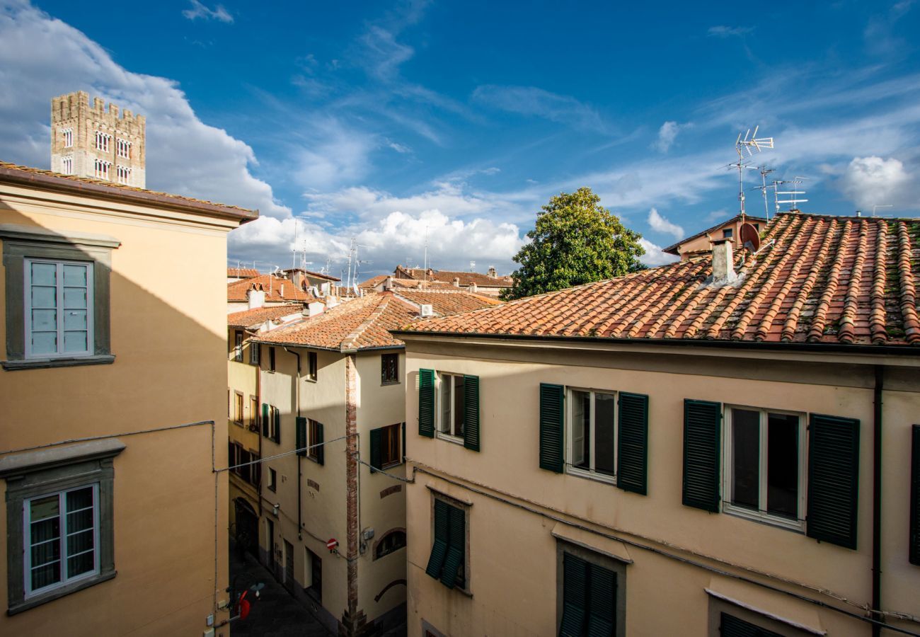 Ferienwohnung in Lucca - Victory Penthouse Contemporary 3 Bedroom Luxury Apartment with Balcony in Lucca