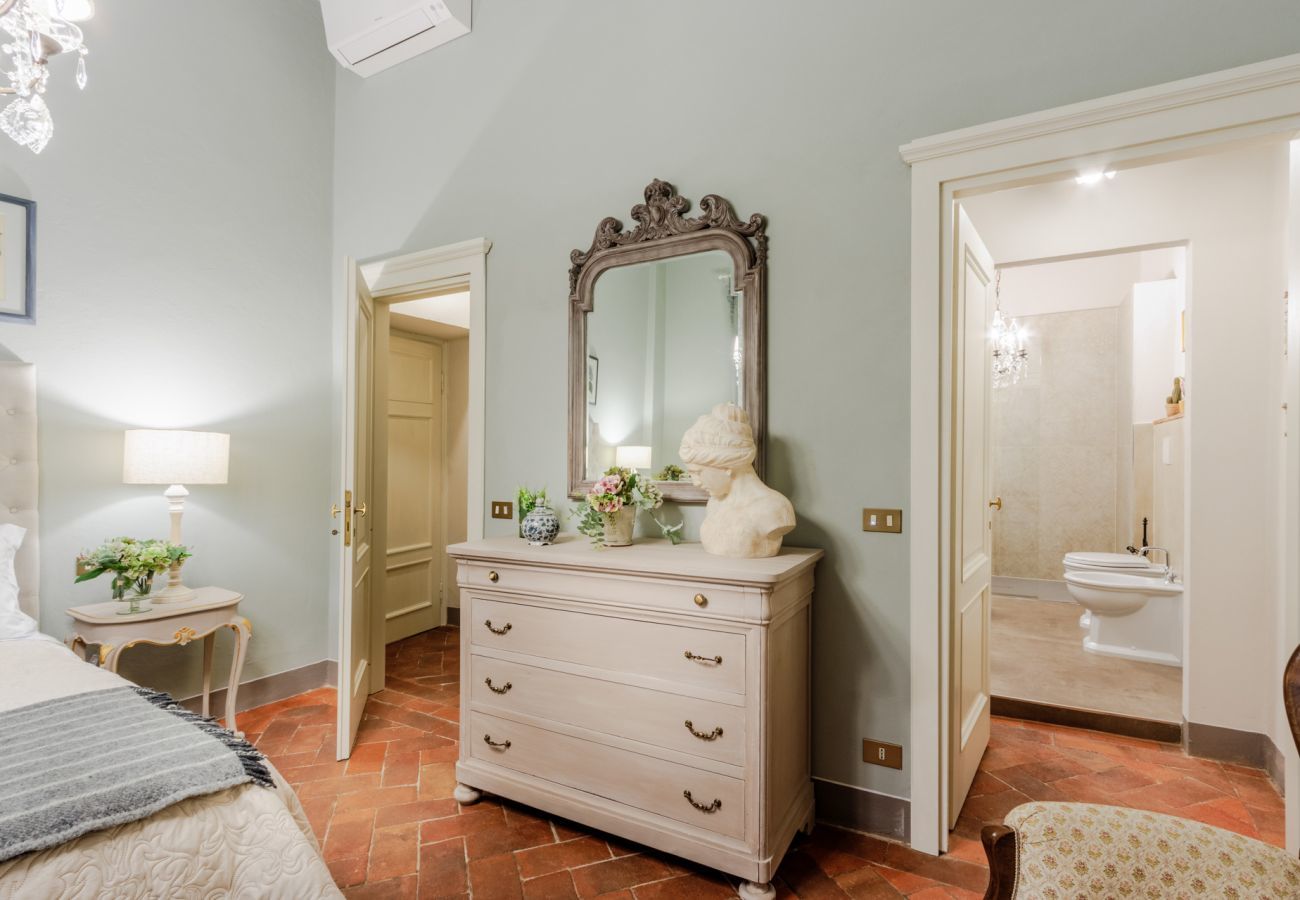 Ferienwohnung in Lucca - Casa Celeste 3 Bedrooms Apartment with Terrace Inside Lucca