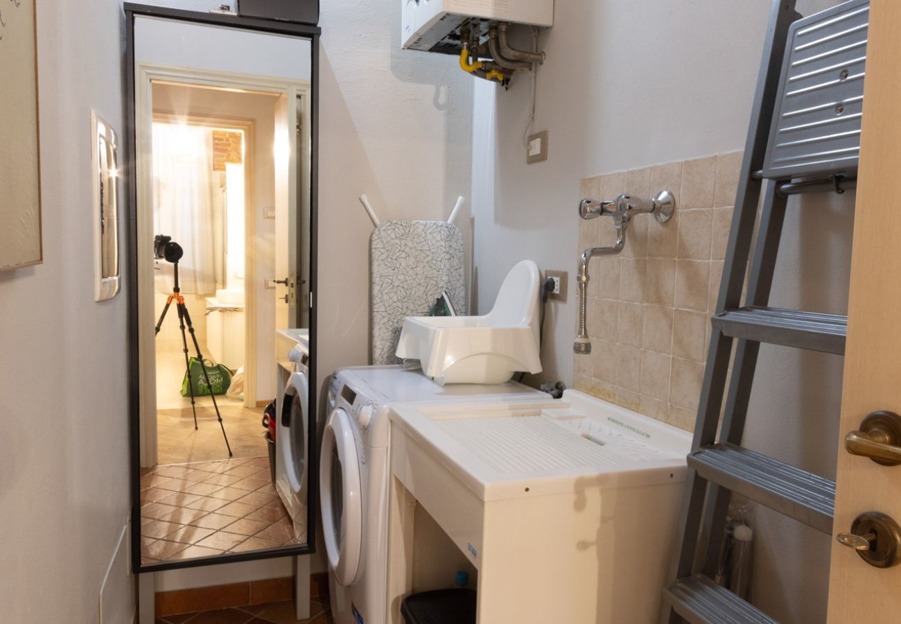 Ferienwohnung in Lucca - Convenient First Floor 2 Bedrooms Apartment With WiFi 