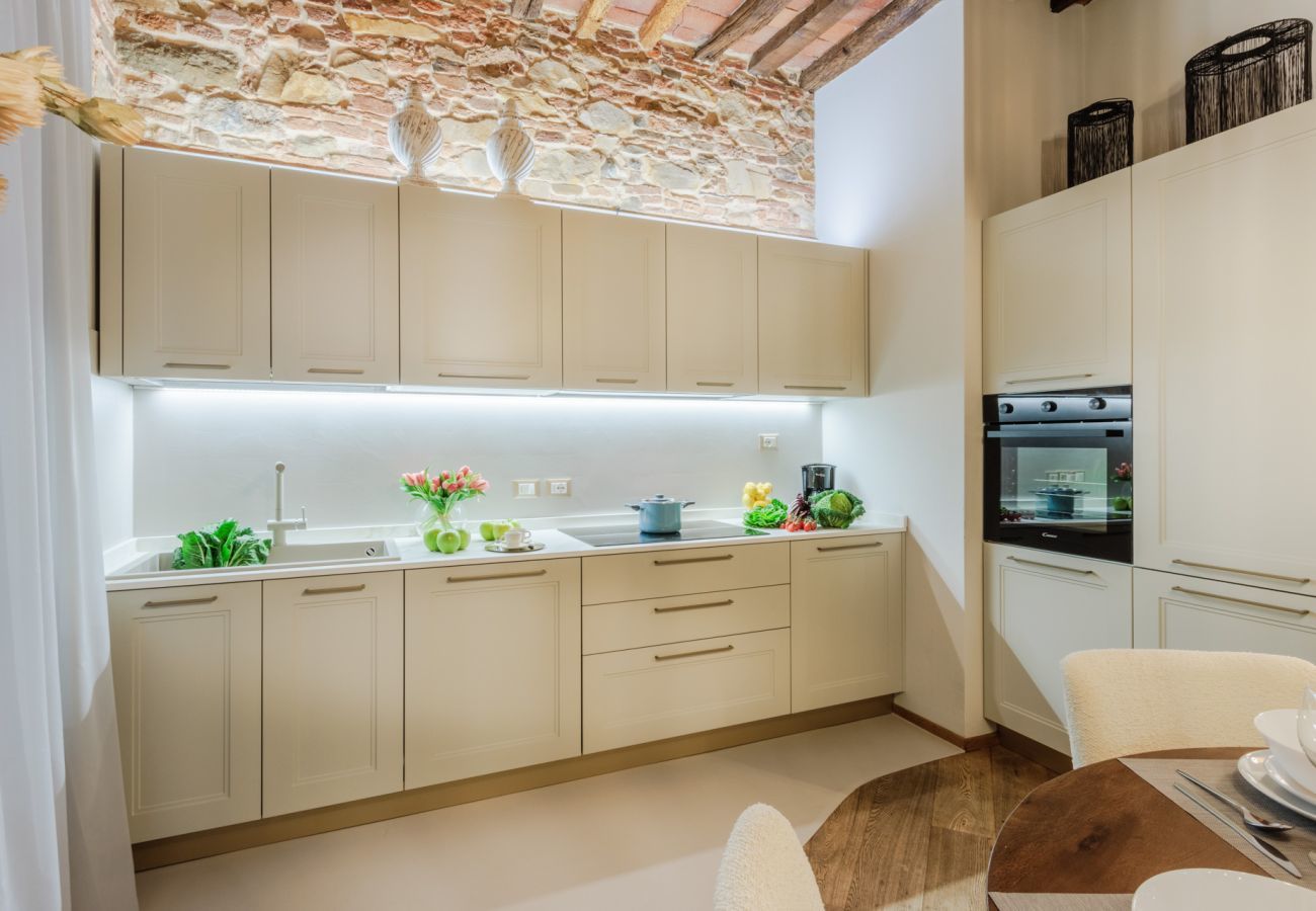 Ferienwohnung in Lucca - Convenient First Floor 2 Bedrooms Apartment With WiFi 