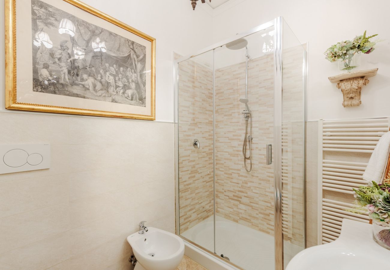 Ferienwohnung in Lucca - Luxury Home Private Garden and Jacuzzi inside the Walls of Lucca