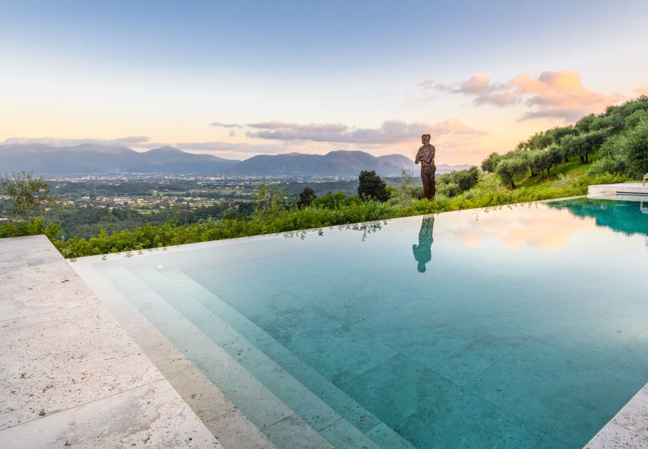 Villa in Lucca - Villa Sunset, Luxury Farmhouse with Infinity Pool and Incredible Views in Lucca