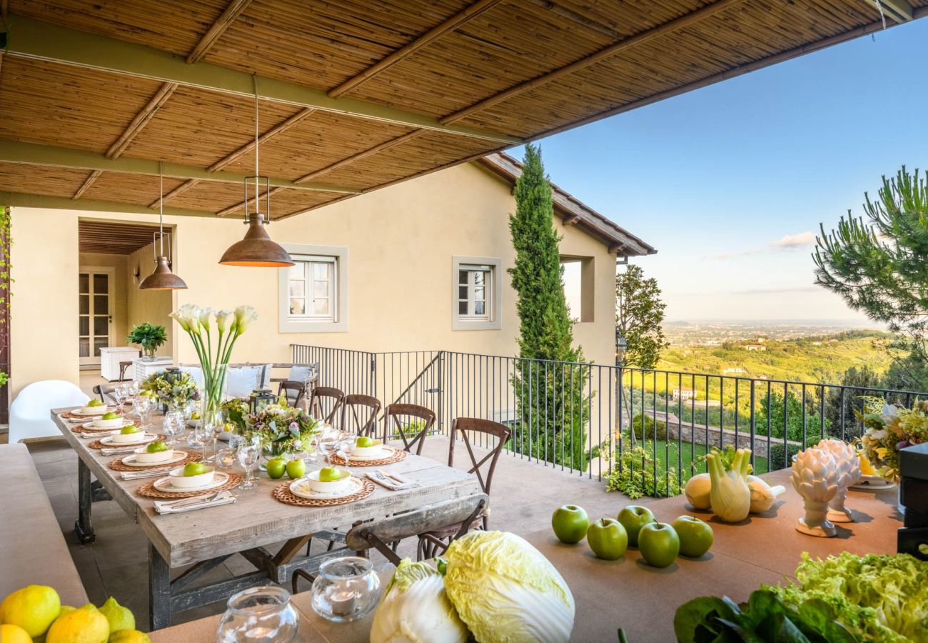 Villa in Lucca - Villa Sunset, Luxury Farmhouse with Infinity Pool and Incredible Views in Lucca