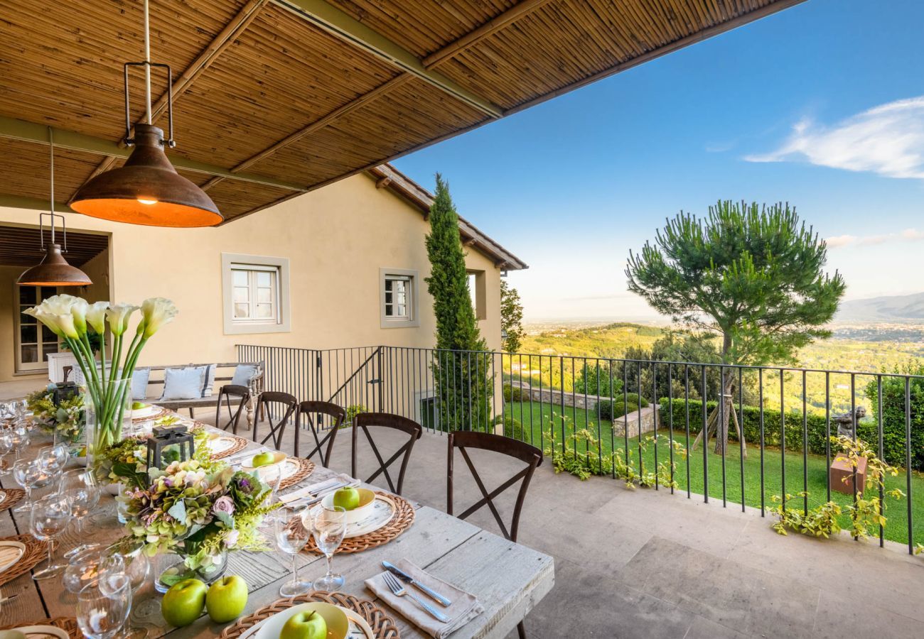 Villa in Lucca - Villa Sunset, Luxury Farmhouse with Infinity Pool and Incredible Views in Lucca