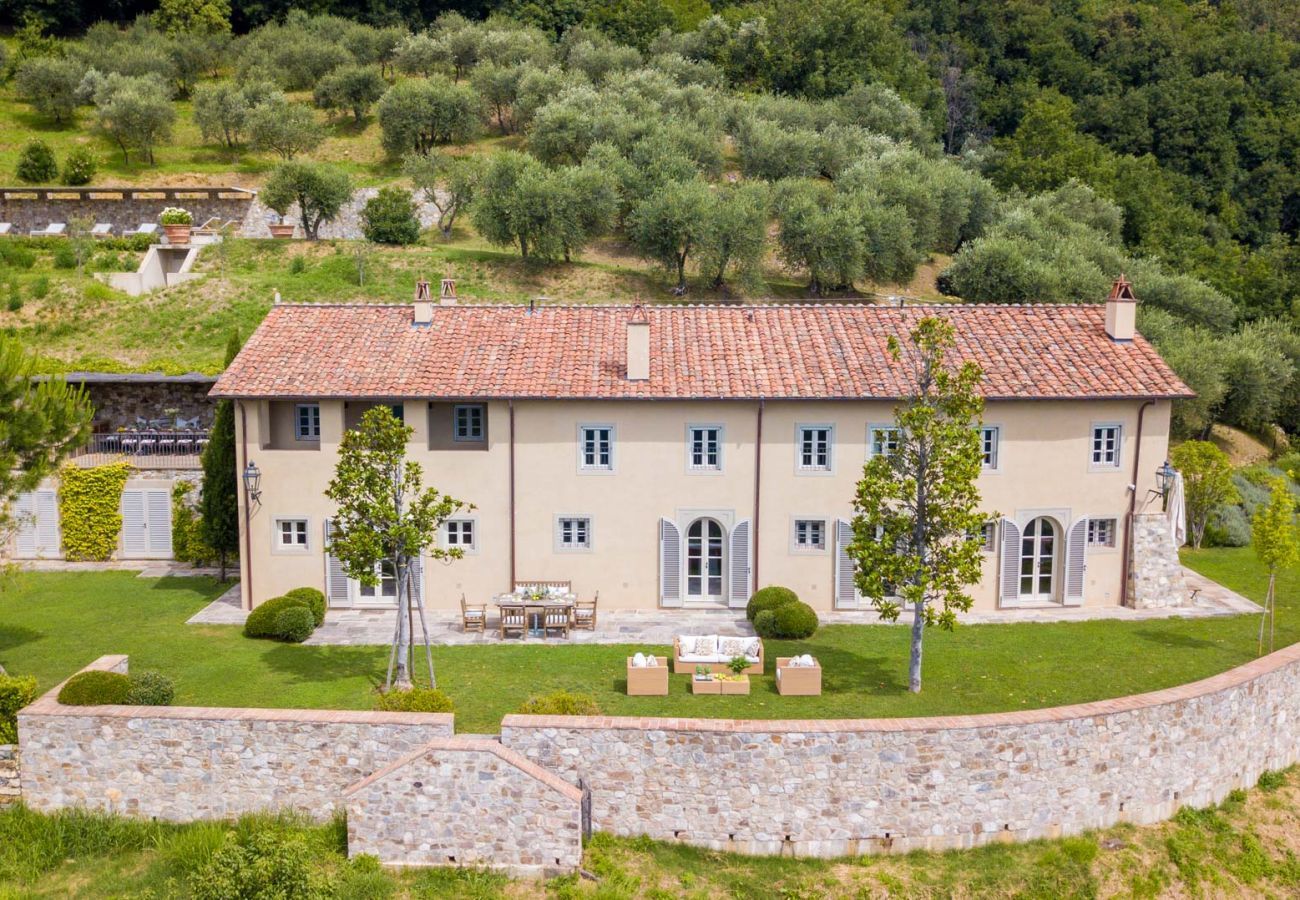 Villa in Lucca - Villa Sunset, Luxury Farmhouse with Infinity Pool and Incredible Views in Lucca