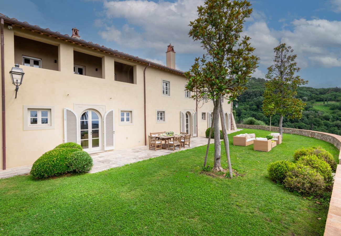 Villa in Lucca - Villa Sunset, Luxury Farmhouse with Infinity Pool and Incredible Views in Lucca