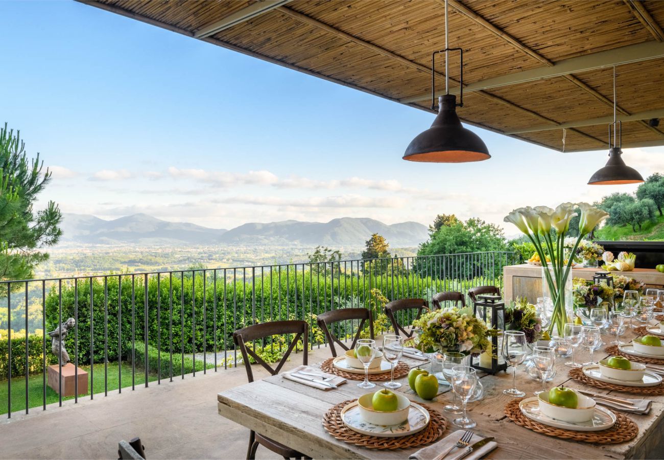 Villa in Lucca - Villa Sunset, Luxury Farmhouse with Infinity Pool and Incredible Views in Lucca