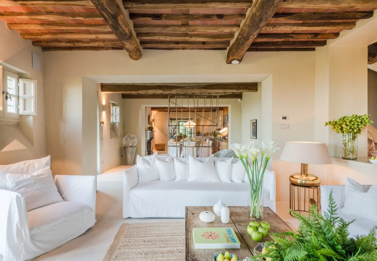 Villa in Lucca - Villa Sunset, Luxury Farmhouse with Infinity Pool and Incredible Views in Lucca