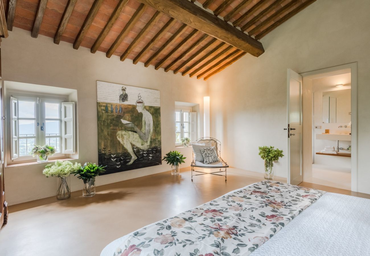 Villa in Lucca - Villa Sunset, Luxury Farmhouse with Infinity Pool and Incredible Views in Lucca