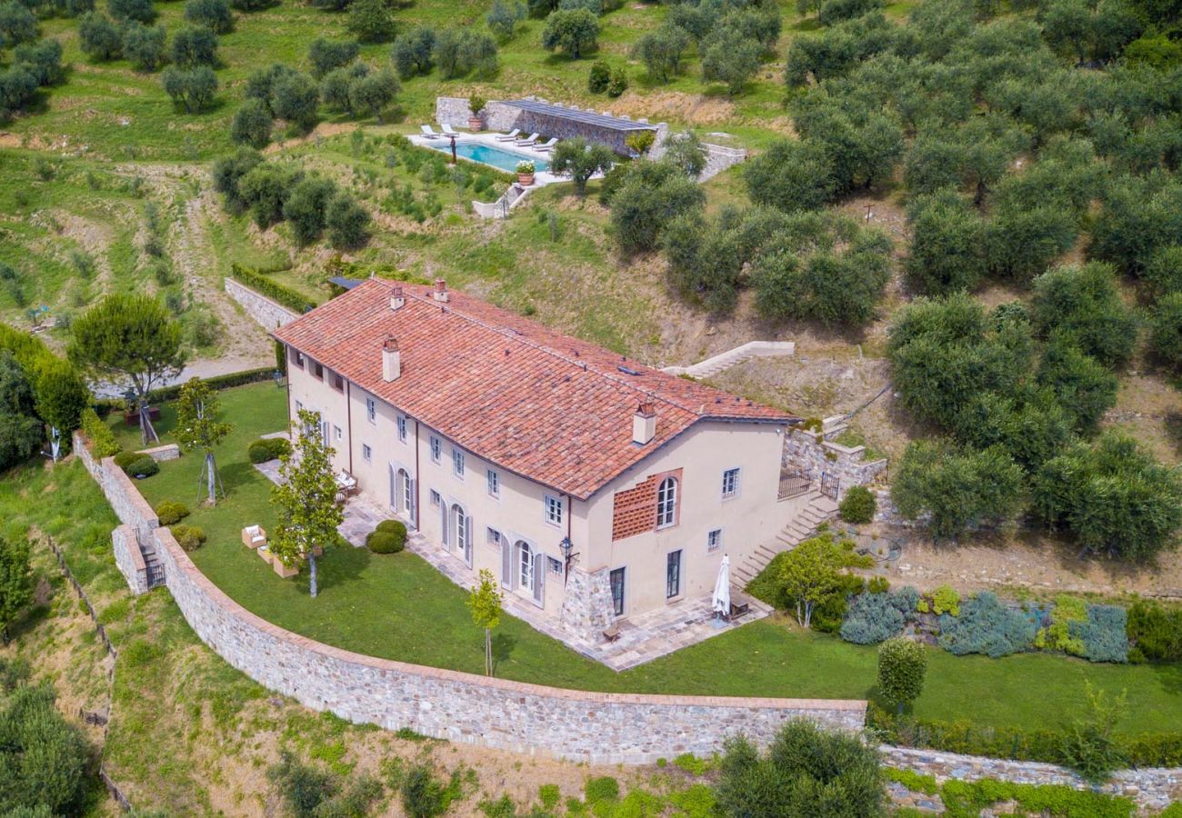 Villa in Lucca - Villa Sunset, Luxury Farmhouse with Infinity Pool and Incredible Views in Lucca