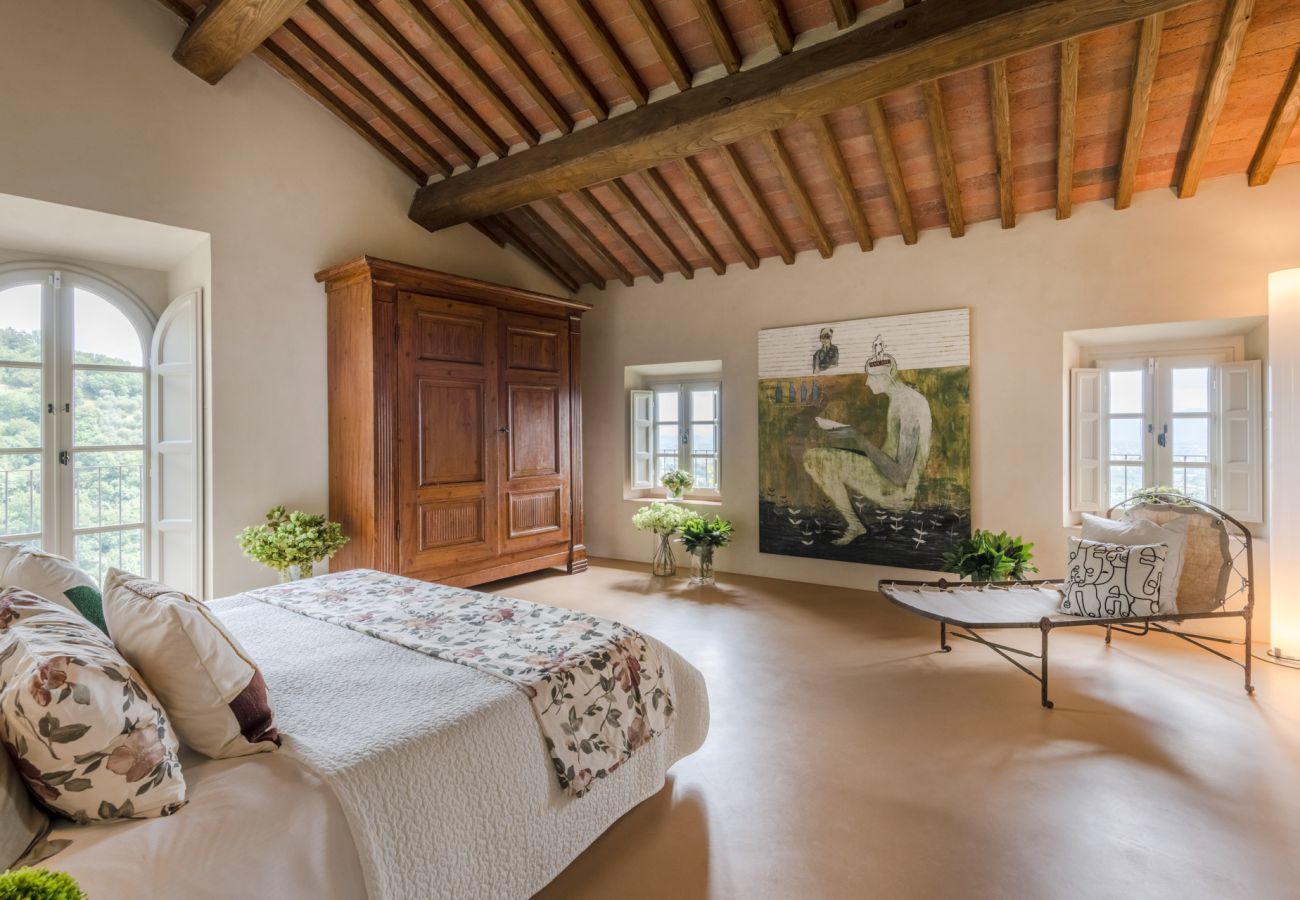 Villa in Lucca - Villa Sunset, Luxury Farmhouse with Infinity Pool and Incredible Views in Lucca