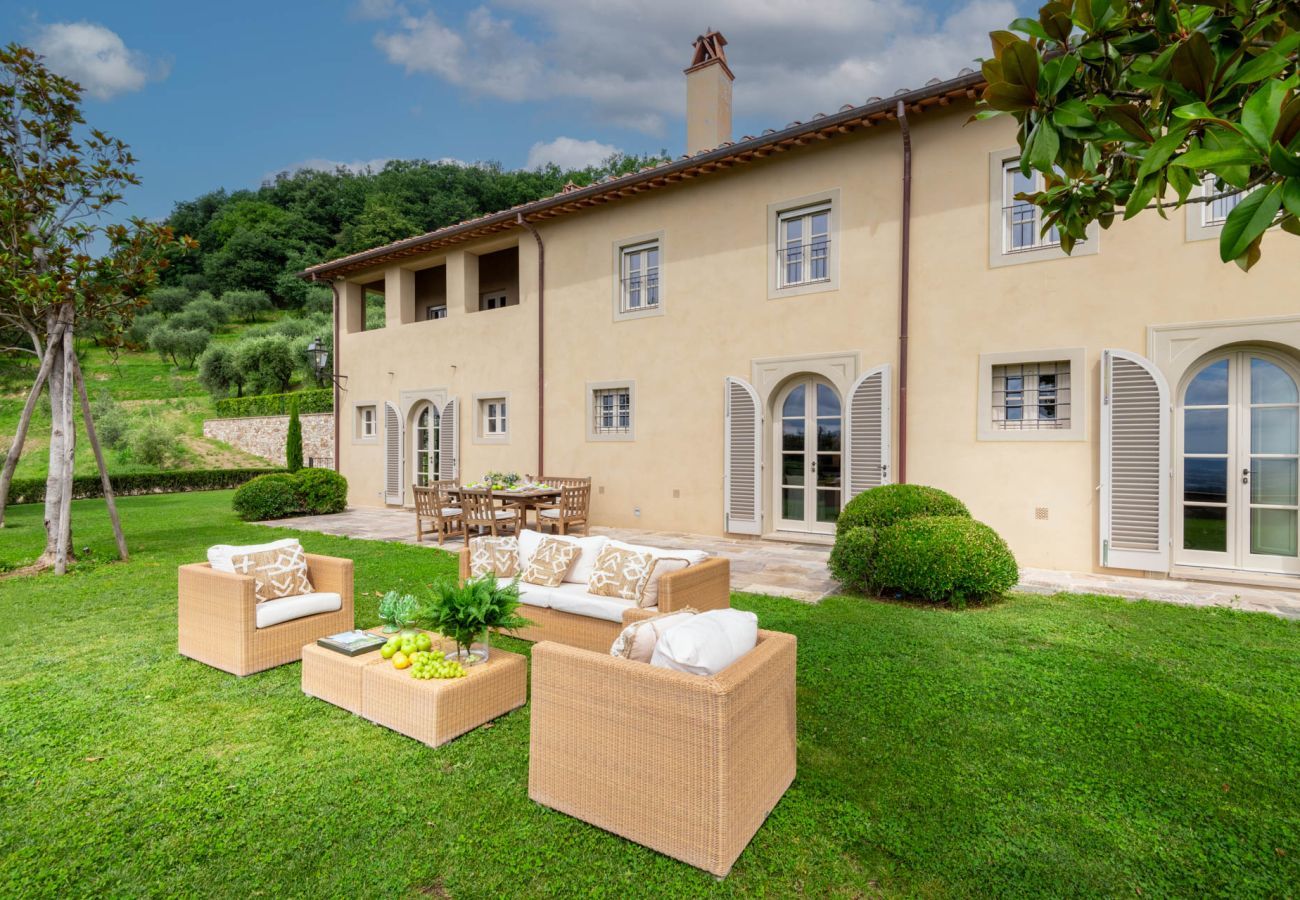 Villa in Lucca - Villa Sunset, Luxury Farmhouse with Infinity Pool and Incredible Views in Lucca