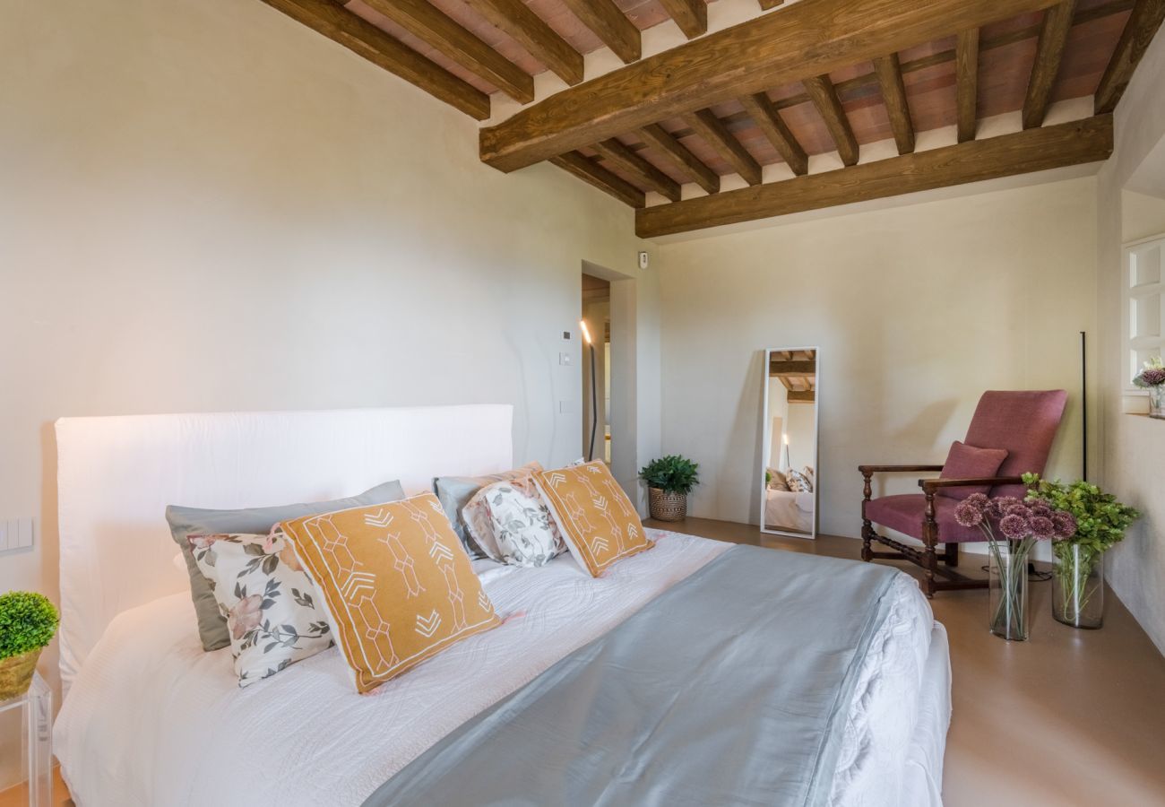 Villa in Lucca - Villa Sunset, Luxury Farmhouse with Infinity Pool and Incredible Views in Lucca