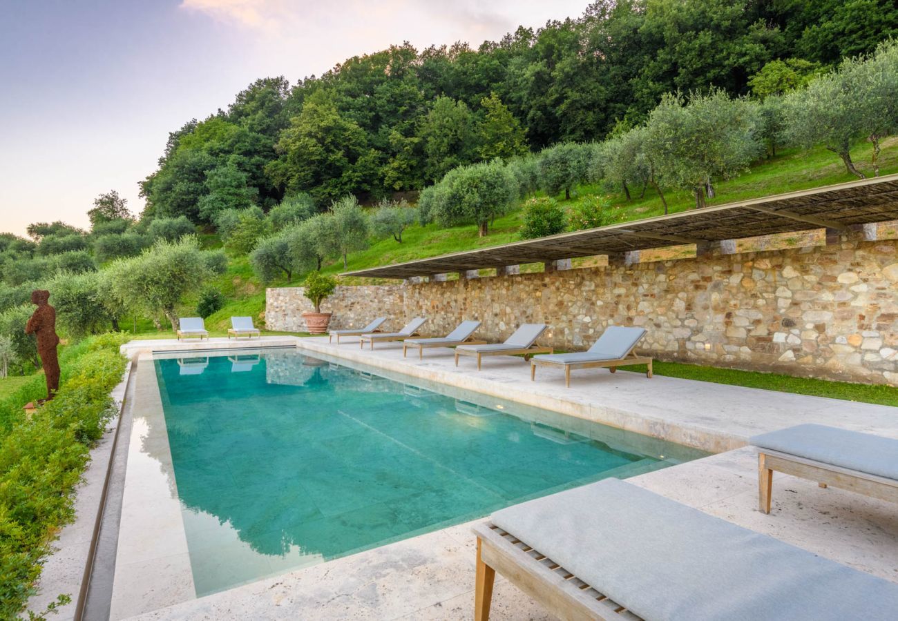 Villa in Lucca - Villa Sunset, Luxury Farmhouse with Infinity Pool and Incredible Views in Lucca