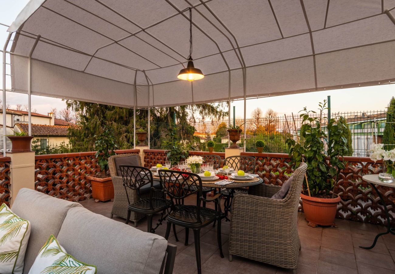 Ferienwohnung in Lucca - Modern 3 Bedrooms Apartment with Terrace inside the Walls of Lucca